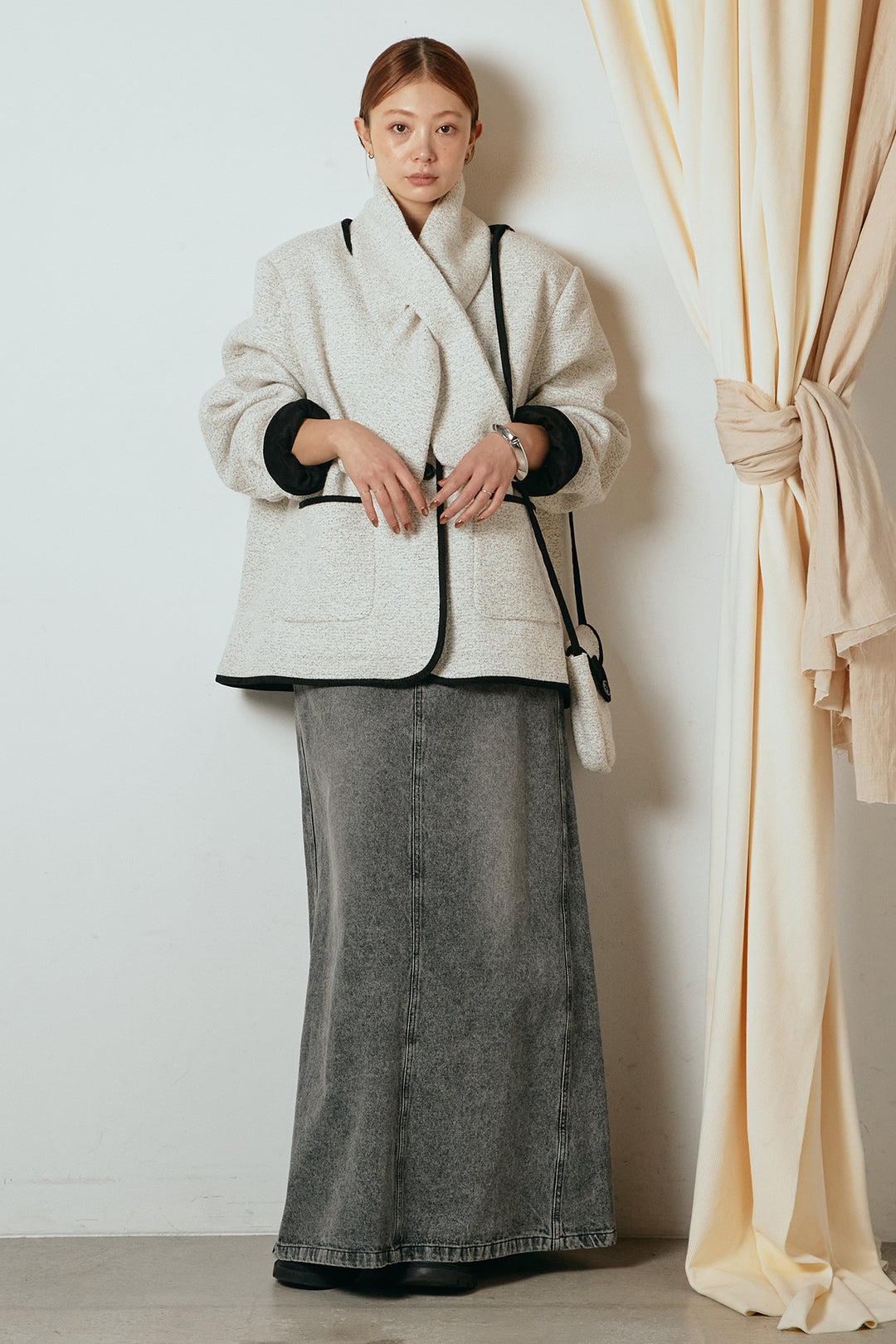 [SET]ノーカラーマフラーバッグ付きアウター+デニムロングフレアスカート(2set)