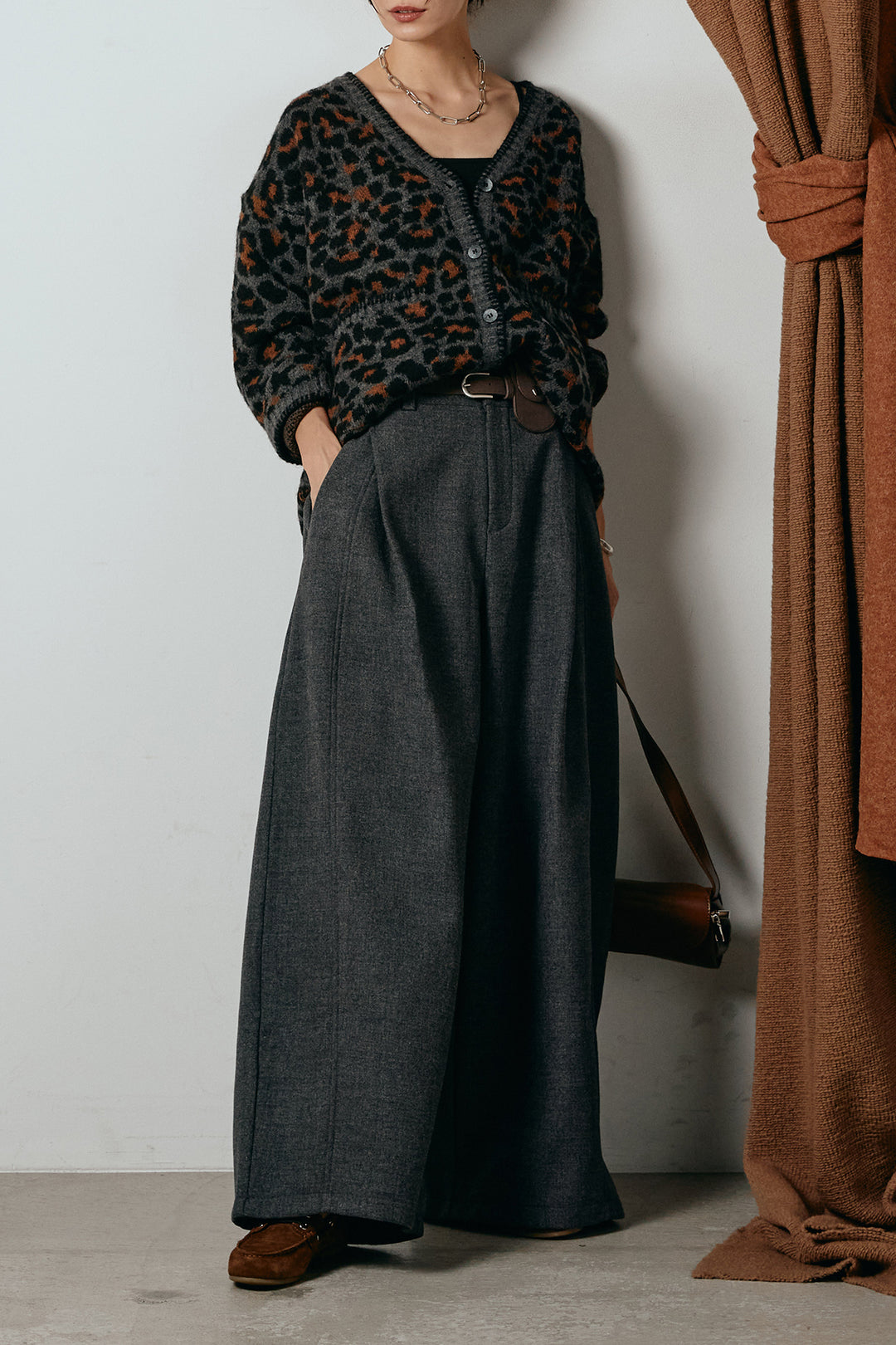 [SET]ステッチデザインレオパードニットカーディガン+ポーチベルト付きカーブパンツ(2set)