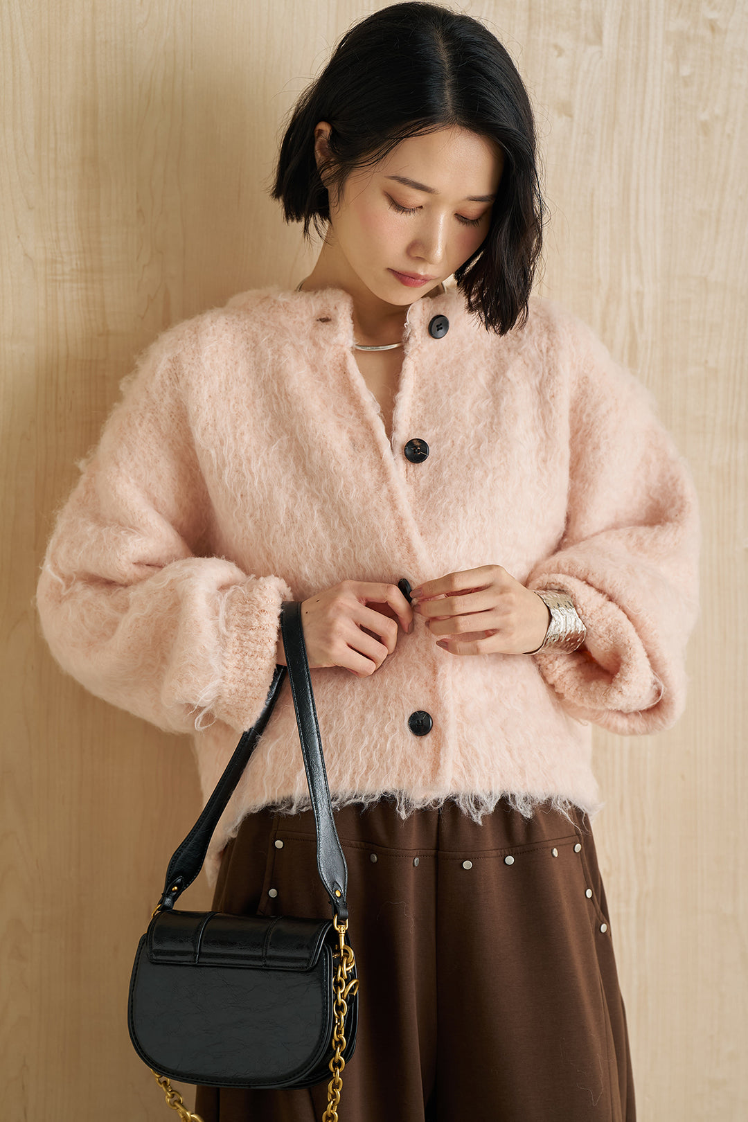[SET]エアリーシャギークルーカーデ+スタッズ付きニーサイドタックスウェットパンツ(2set)