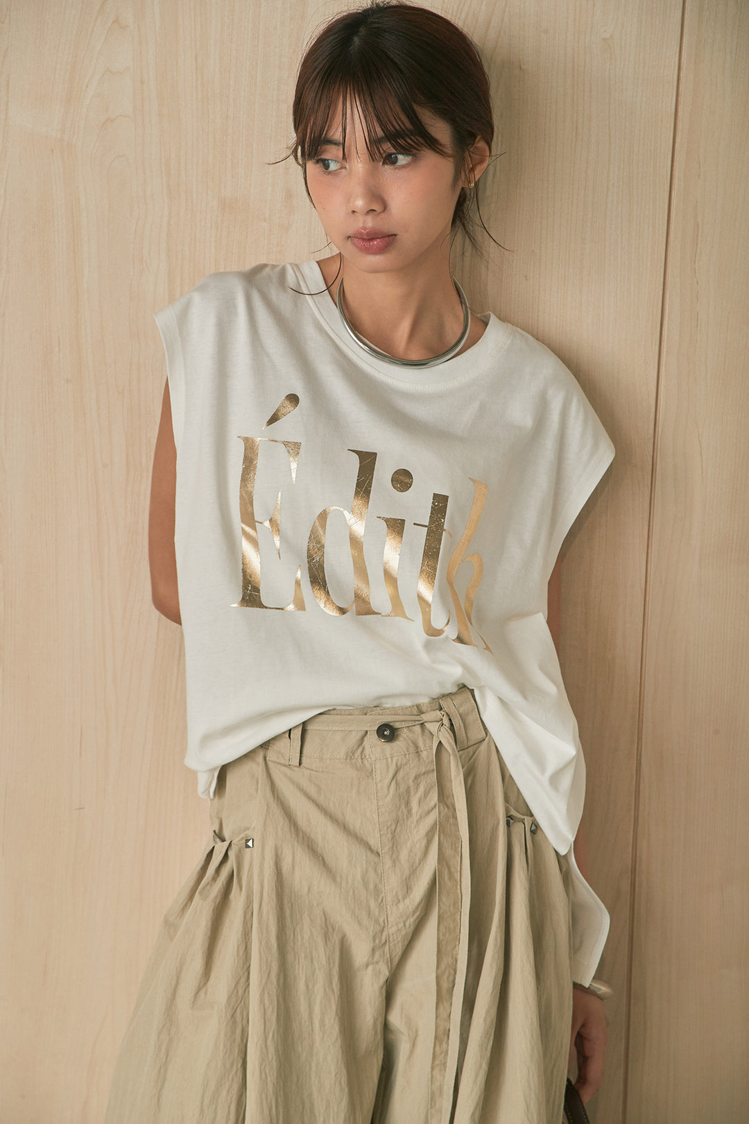 [SET]箔ロゴプリントノースリーブTシャツ+スタッズ付きポケットタックパンツ(2set)