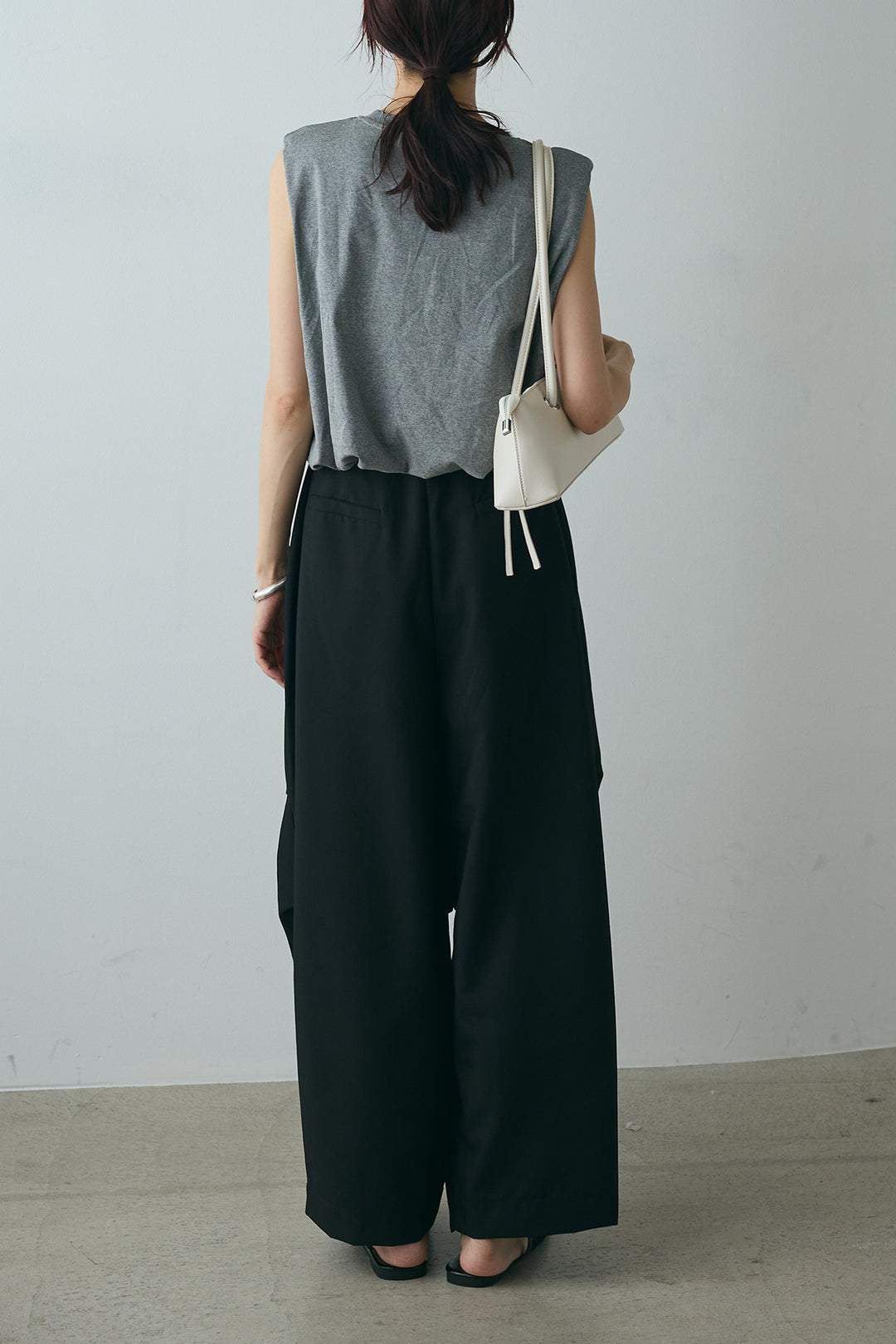 [SET]シルバーネックレス付きロゴTシャツ+ランダムタック入りワイドパンツ(2set)