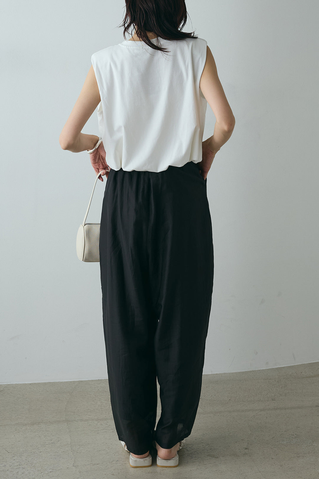 [SET]シルバーネックレス付きロゴTシャツ+カーブシアーパンツ(2set)