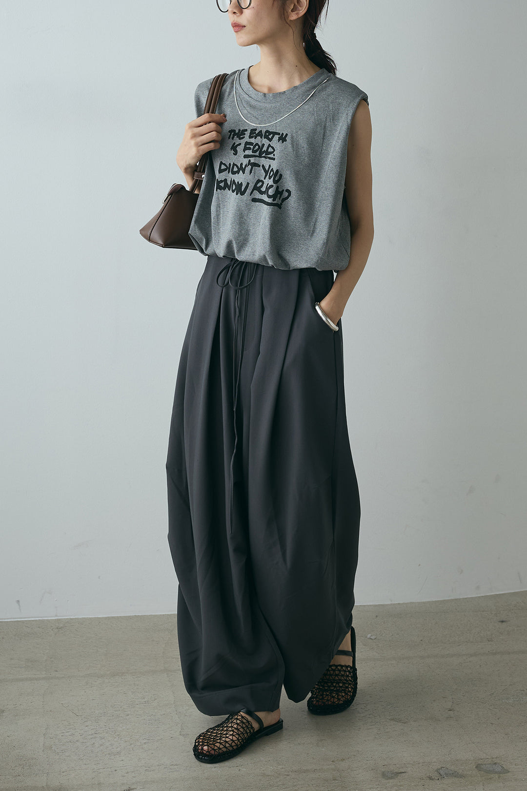 [SET]シルバーネックレス付きロゴTシャツ+ランダムタック入りワイドパンツ(2set)