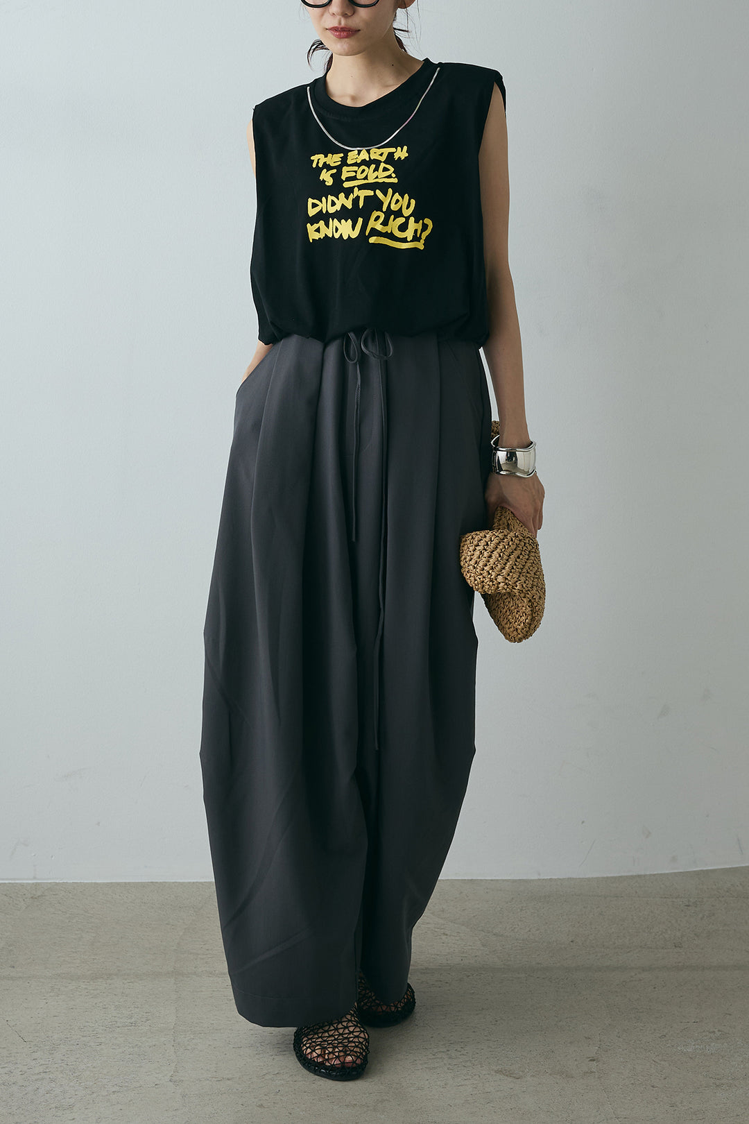 [SET]シルバーネックレス付きロゴTシャツ+ランダムタック入りワイドパンツ(2set)