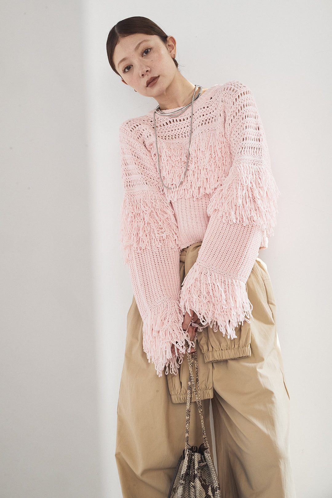 [SET]メッシュフリンジ切り替えプルオーバー+合繊ツイルスタンドウエスト巻きジョガーパンツ(2set)