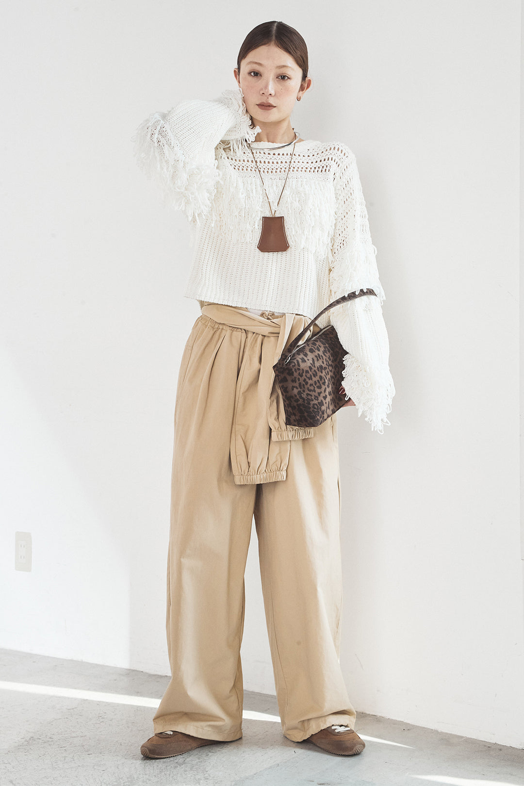 [SET]メッシュフリンジ切り替えプルオーバー+合繊ツイルスタンドウエスト巻きジョガーパンツ(2set)