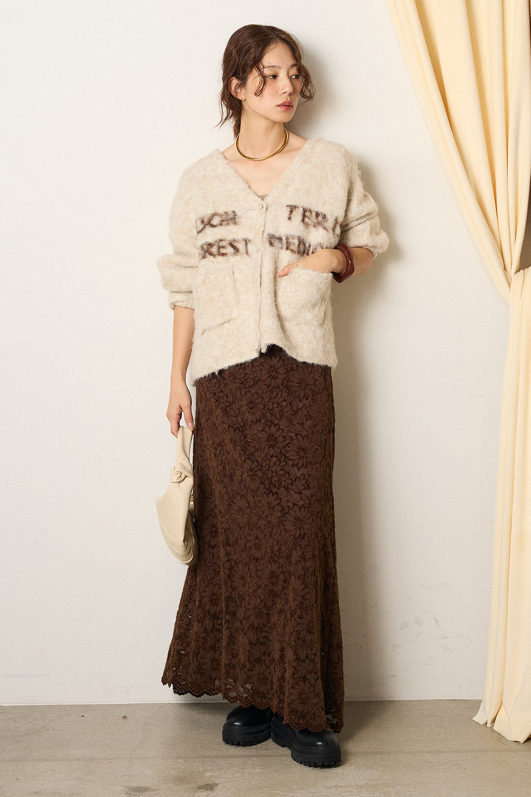 [SET]ウール混透かしロゴニットカーディガン+花柄刺繍ベロアフレアスカート(2set)