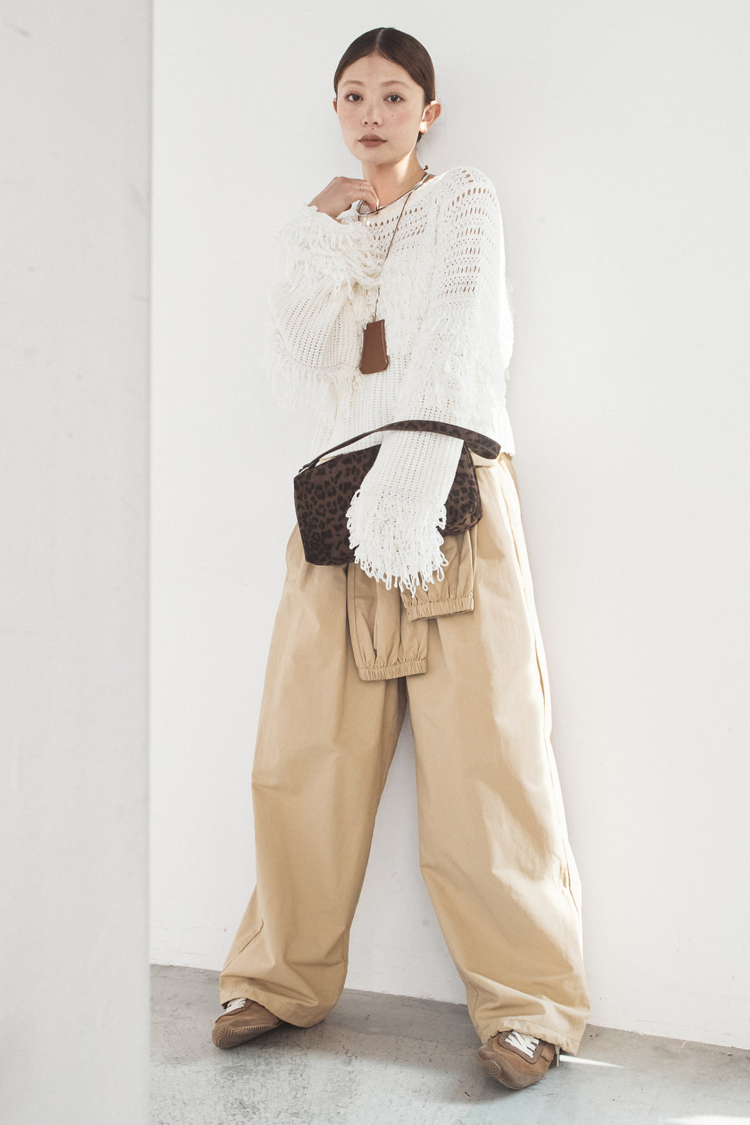 [SET]メッシュフリンジ切り替えプルオーバー+合繊ツイルスタンドウエスト巻きジョガーパンツ(2set)