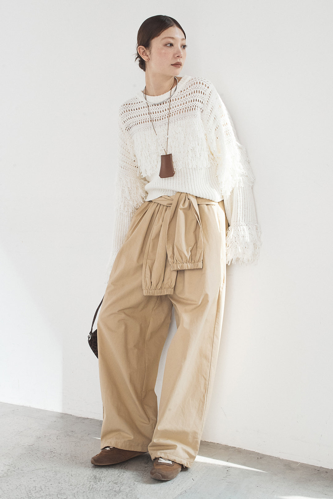 [SET]メッシュフリンジ切り替えプルオーバー+合繊ツイルスタンドウエスト巻きジョガーパンツ(2set)