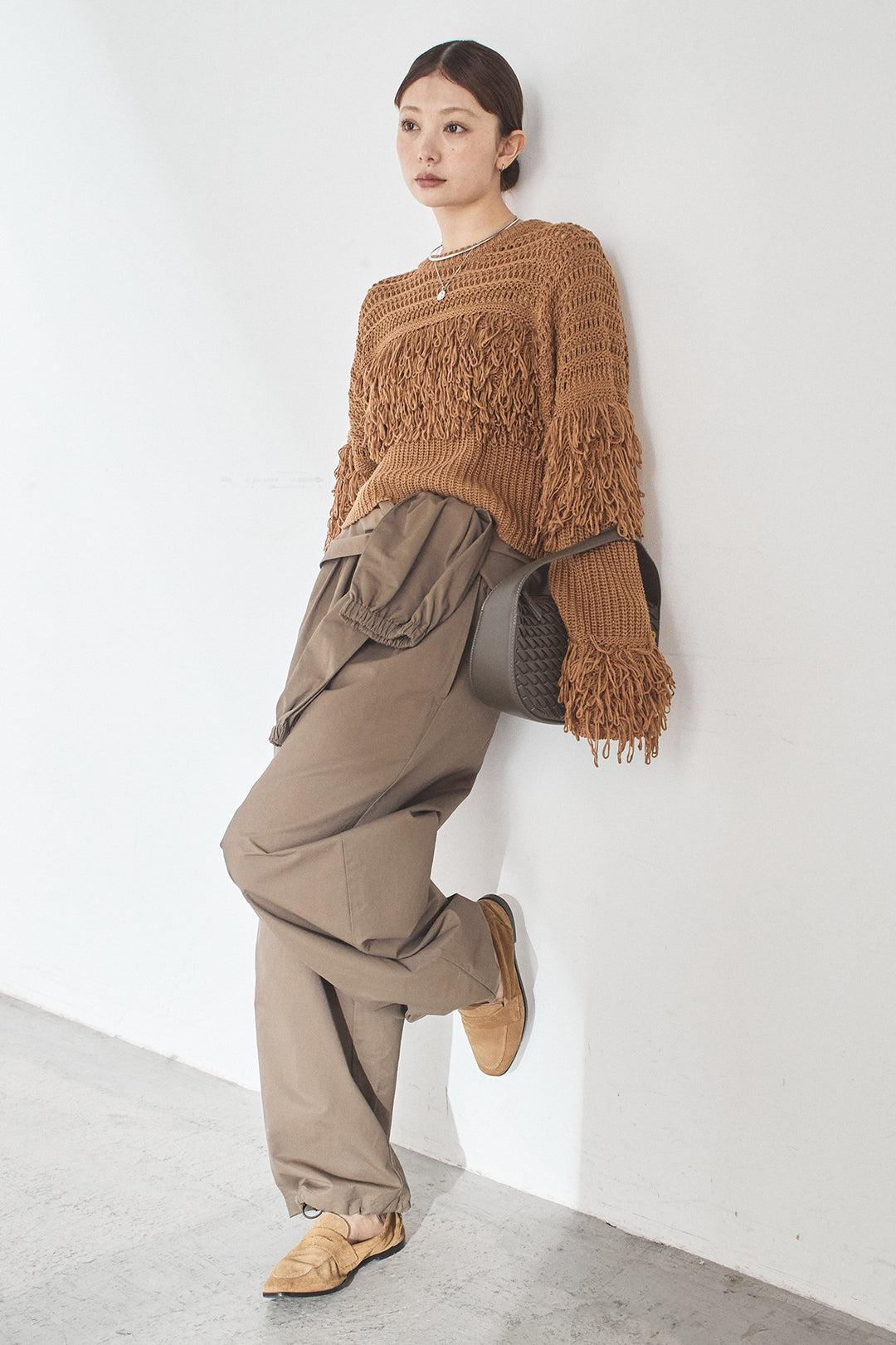 [SET]メッシュフリンジ切り替えプルオーバー+合繊ツイルスタンドウエスト巻きジョガーパンツ(2set)