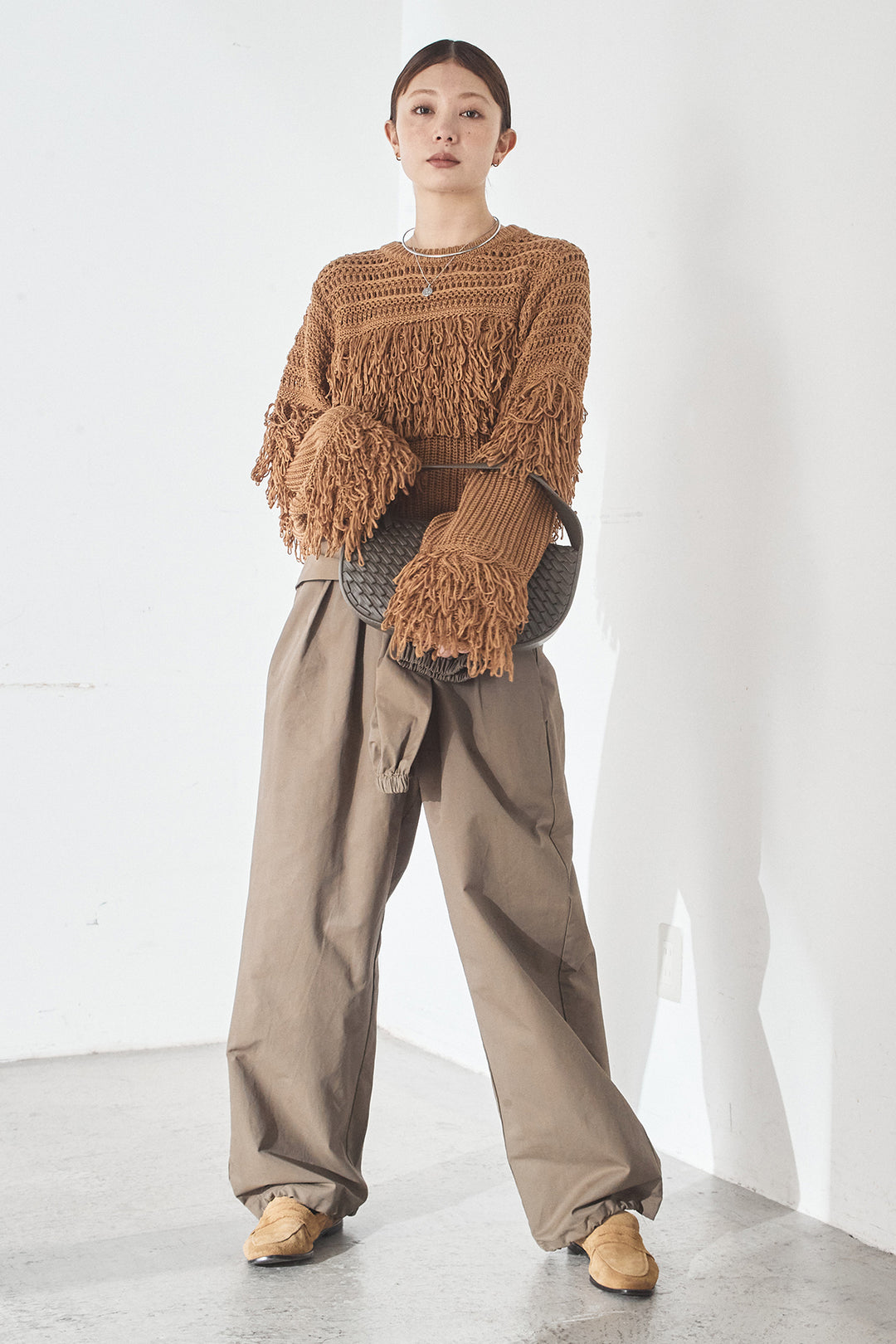 [SET]メッシュフリンジ切り替えプルオーバー+合繊ツイルスタンドウエスト巻きジョガーパンツ(2set)