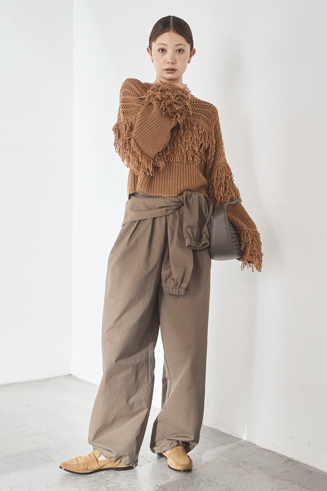 [SET]メッシュフリンジ切り替えプルオーバー+合繊ツイルスタンドウエスト巻きジョガーパンツ(2set)