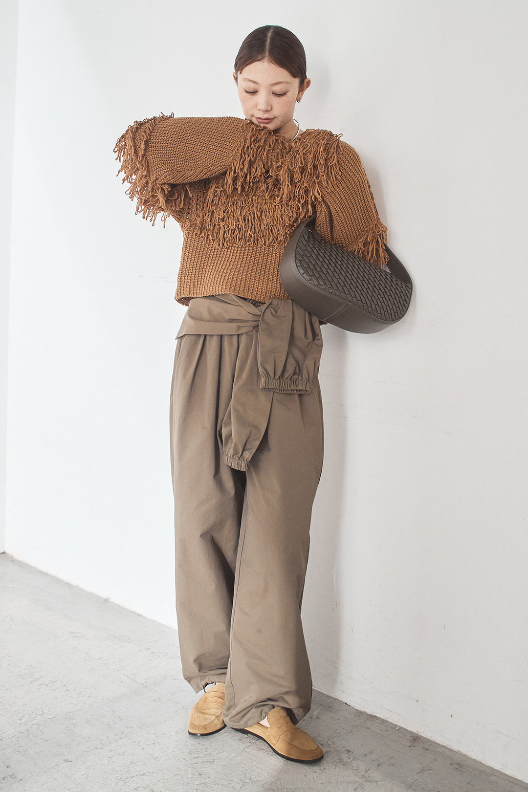 [SET]メッシュフリンジ切り替えプルオーバー+合繊ツイルスタンドウエスト巻きジョガーパンツ(2set)