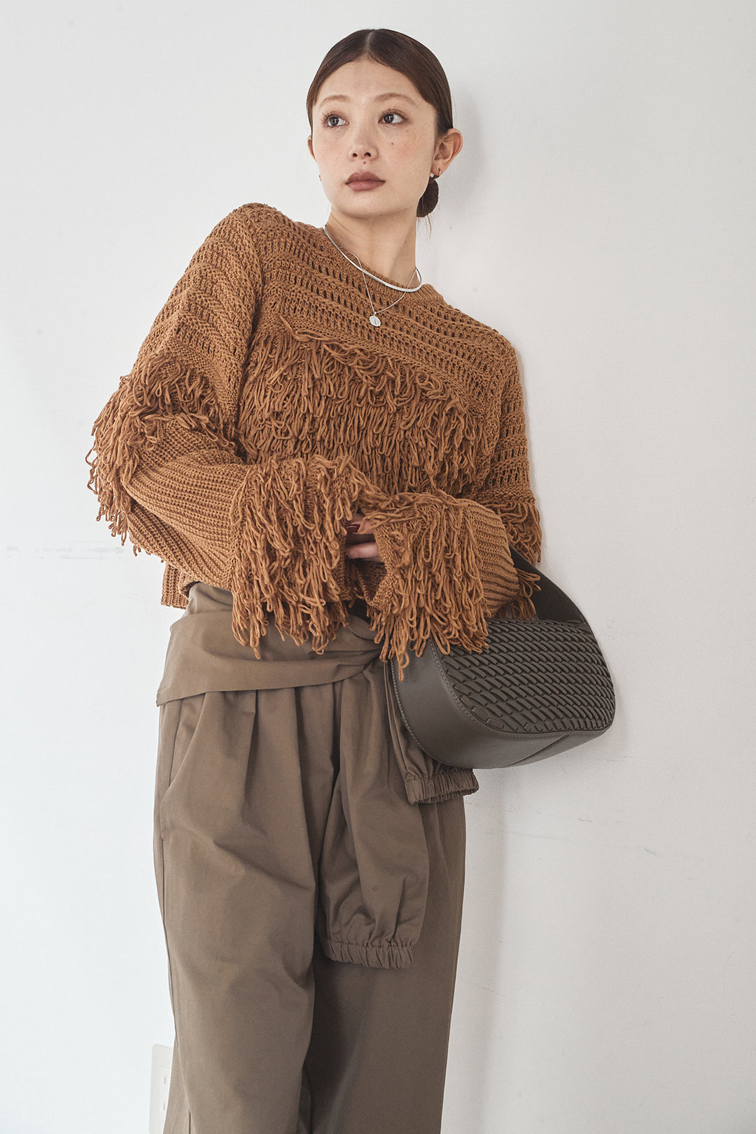 [SET]メッシュフリンジ切り替えプルオーバー+合繊ツイルスタンドウエスト巻きジョガーパンツ(2set)