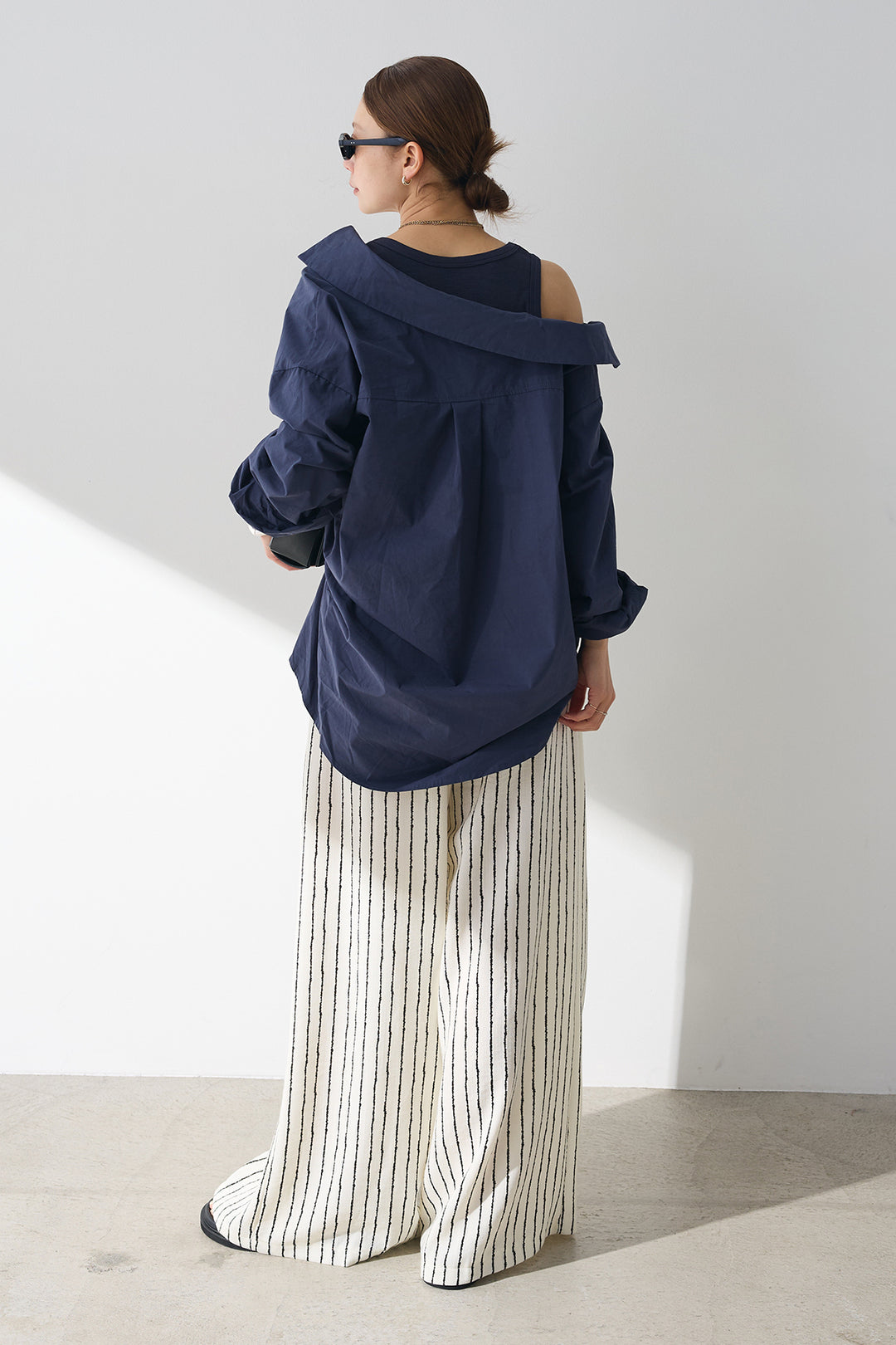 [SET]タンク付きアシメシャツ+レザーベルト付きストライプパンツ(2set)