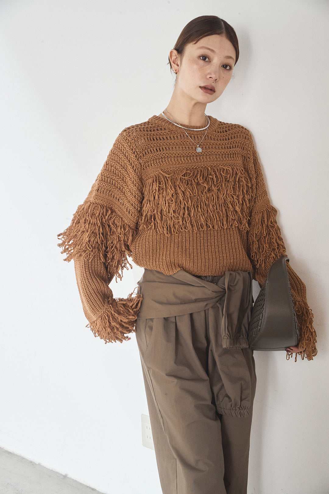 [SET]メッシュフリンジ切り替えプルオーバー+合繊ツイルスタンドウエスト巻きジョガーパンツ(2set)