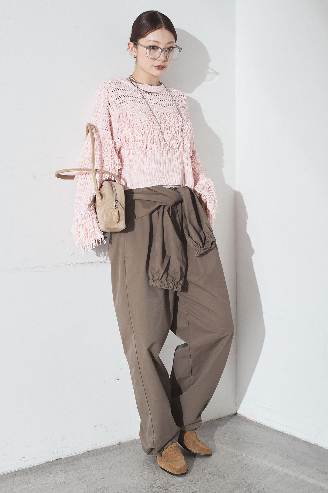 [SET]メッシュフリンジ切り替えプルオーバー+合繊ツイルスタンドウエスト巻きジョガーパンツ(2set)