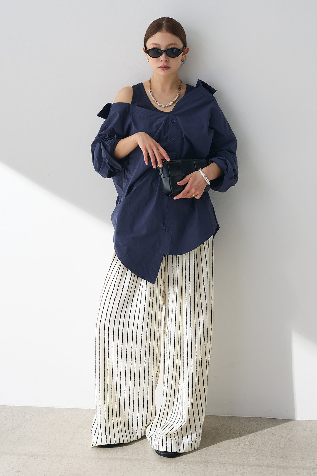 [SET]タンク付きアシメシャツ+レザーベルト付きストライプパンツ(2set)