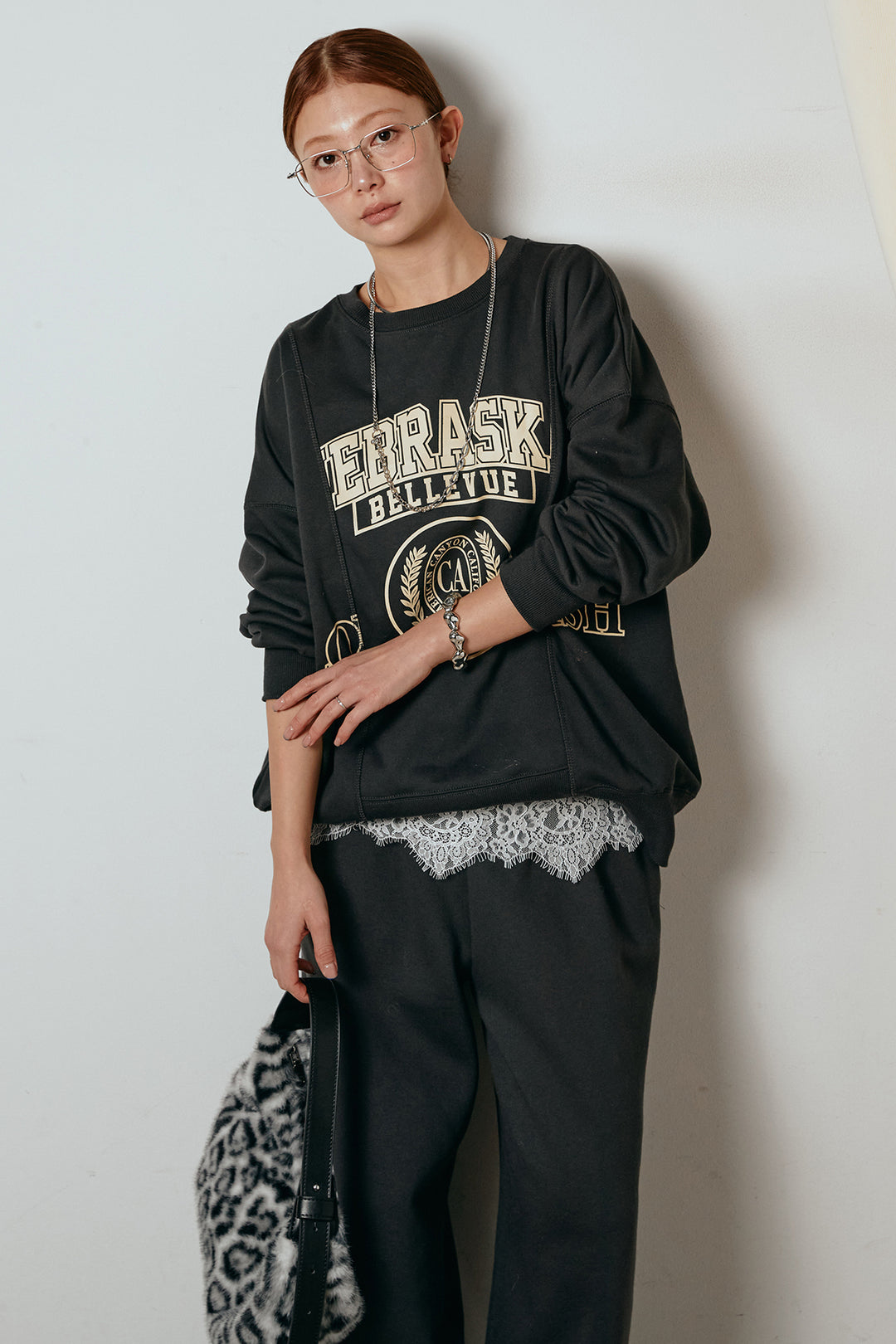 [SET]裏毛カレッジプリントプルオーバー+カップ付きレースドッキングキャミソール(2set)