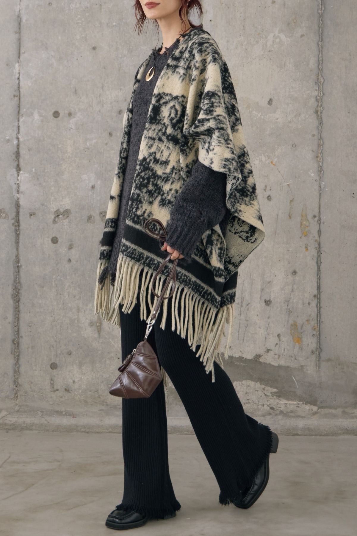 即納】ジャガード織りフリンジポンチョ – ESICA