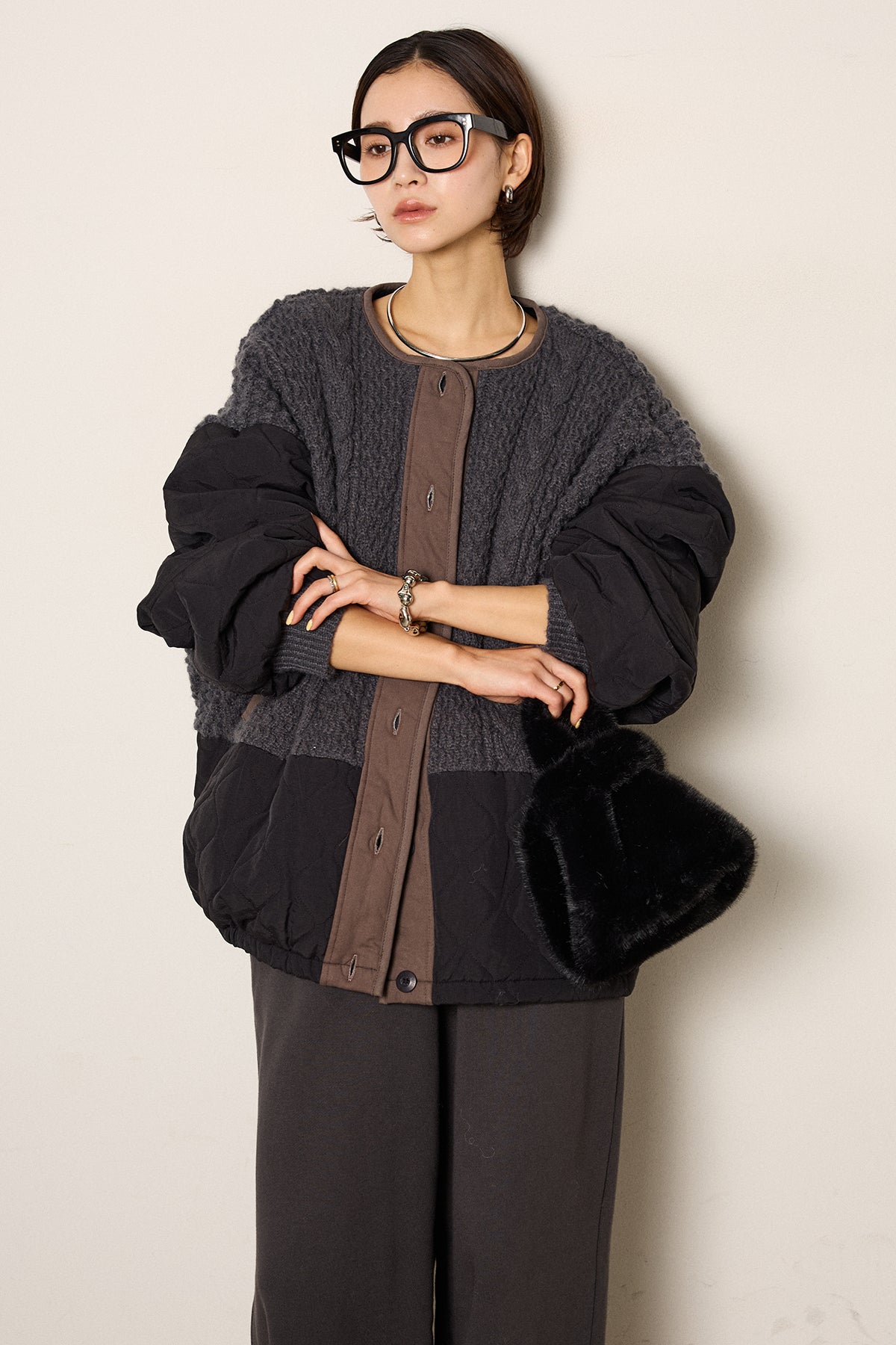 即納】アラン編みニットノーカラー裾キルティングブルゾン – ESICA