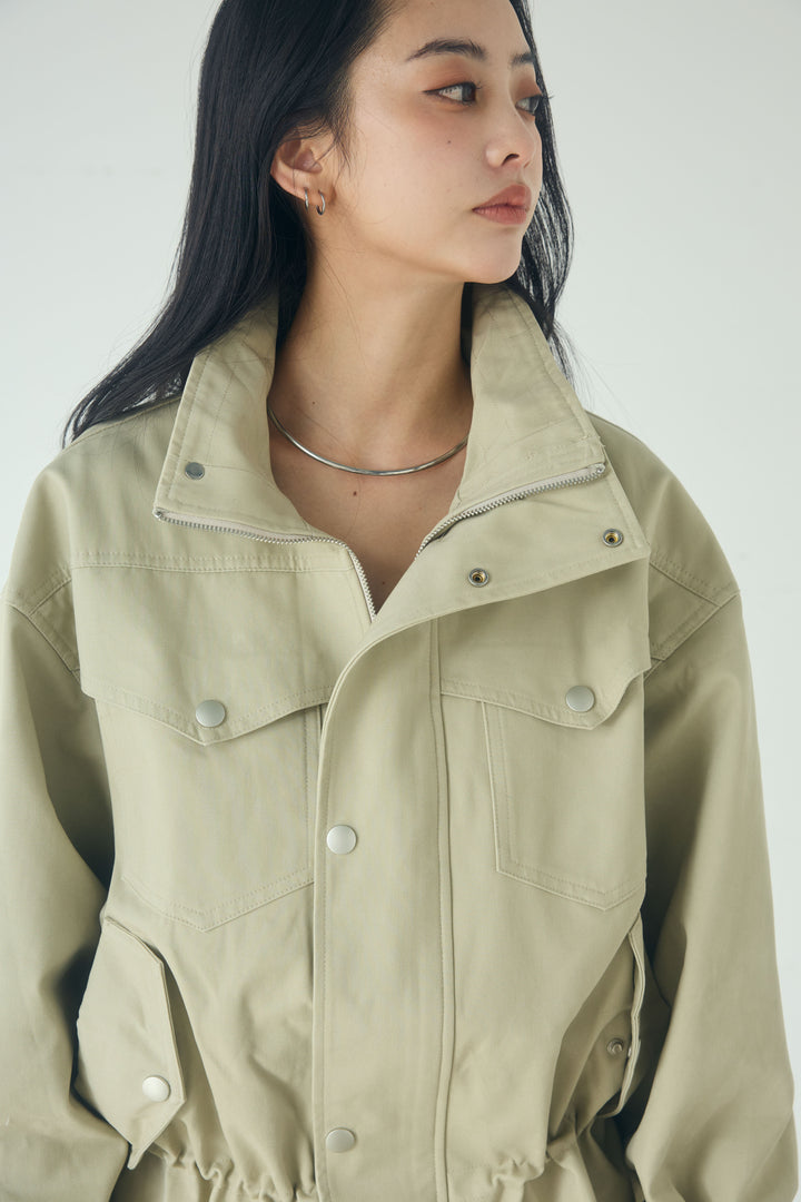 スタンドネックサイド絞りアウター