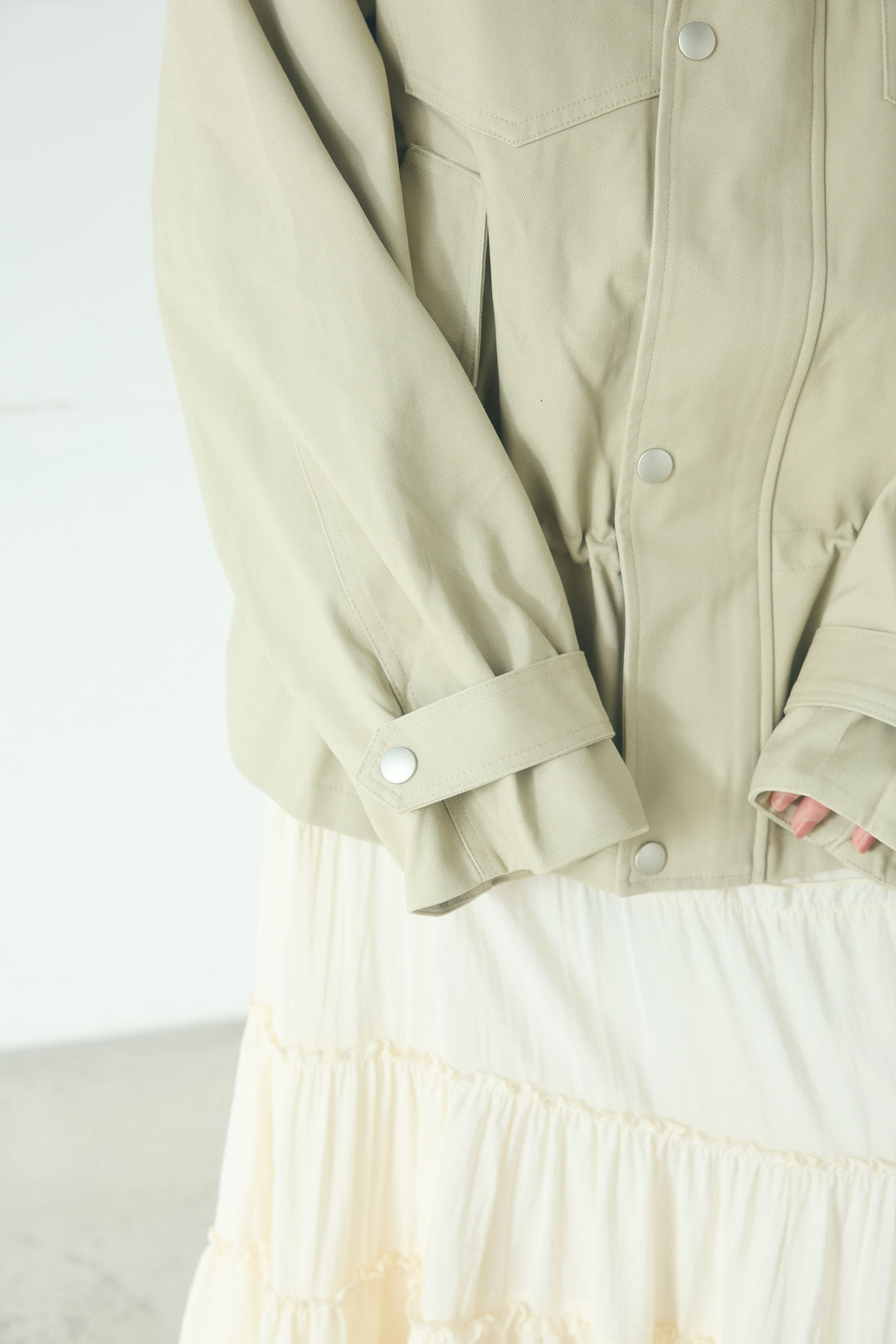 スタンドネックサイド絞りアウター