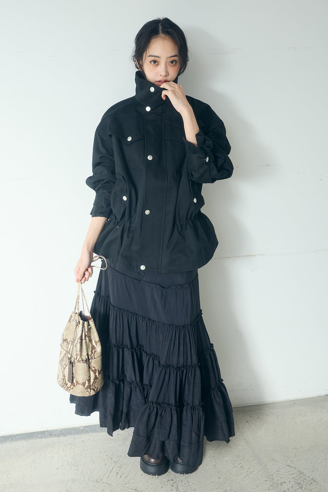 スタンドネックサイド絞りアウター