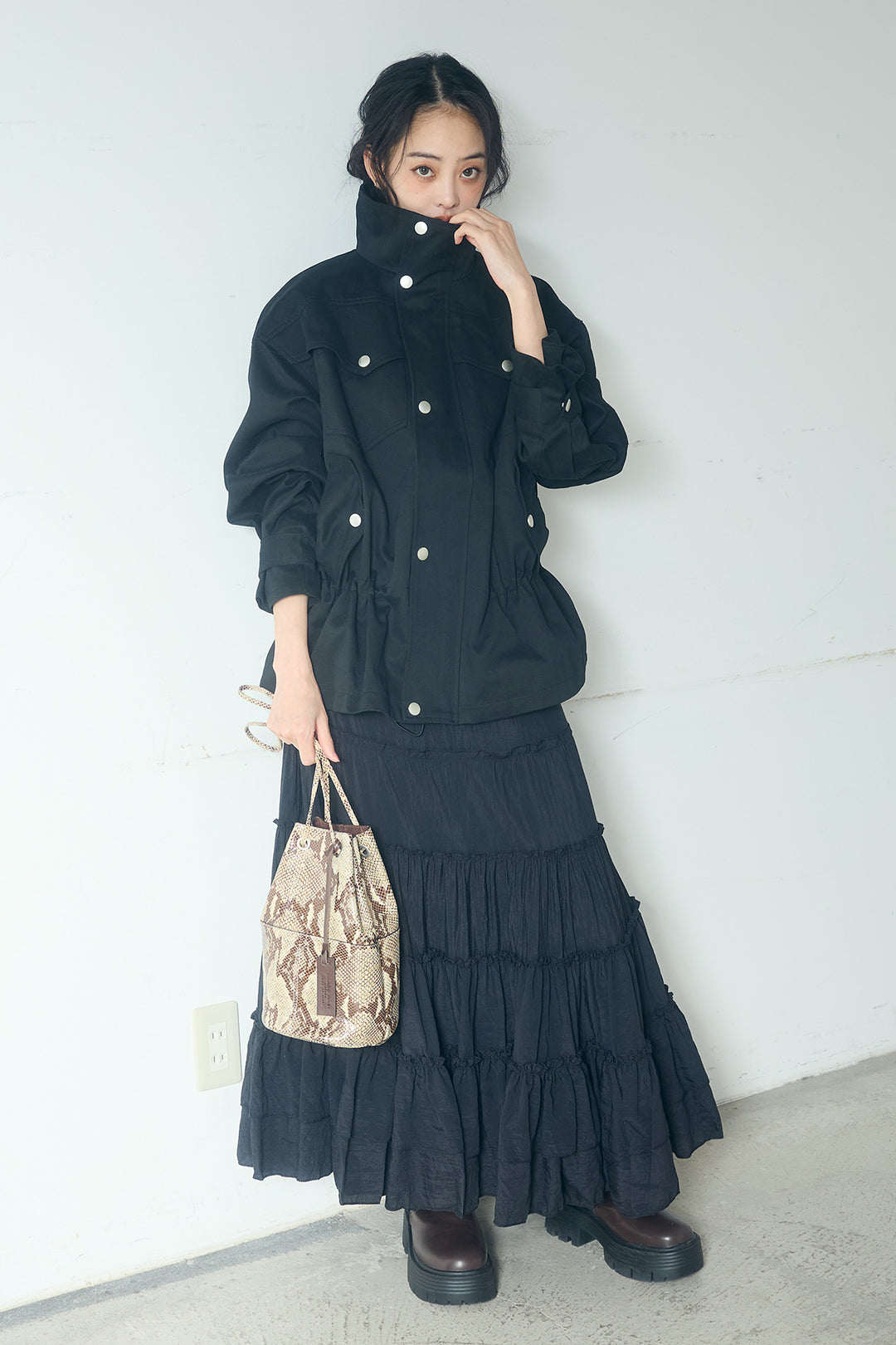 スタンドネックサイド絞りアウター