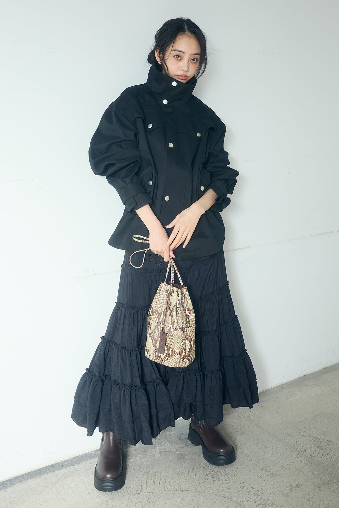 スタンドネックサイド絞りアウター