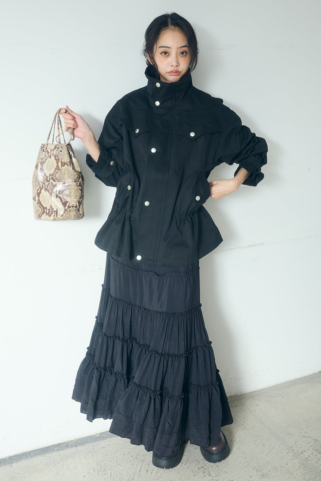 スタンドネックサイド絞りアウター