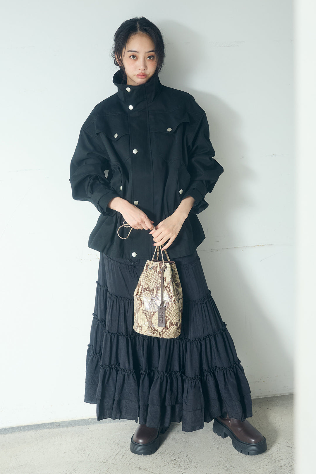 スタンドネックサイド絞りアウター