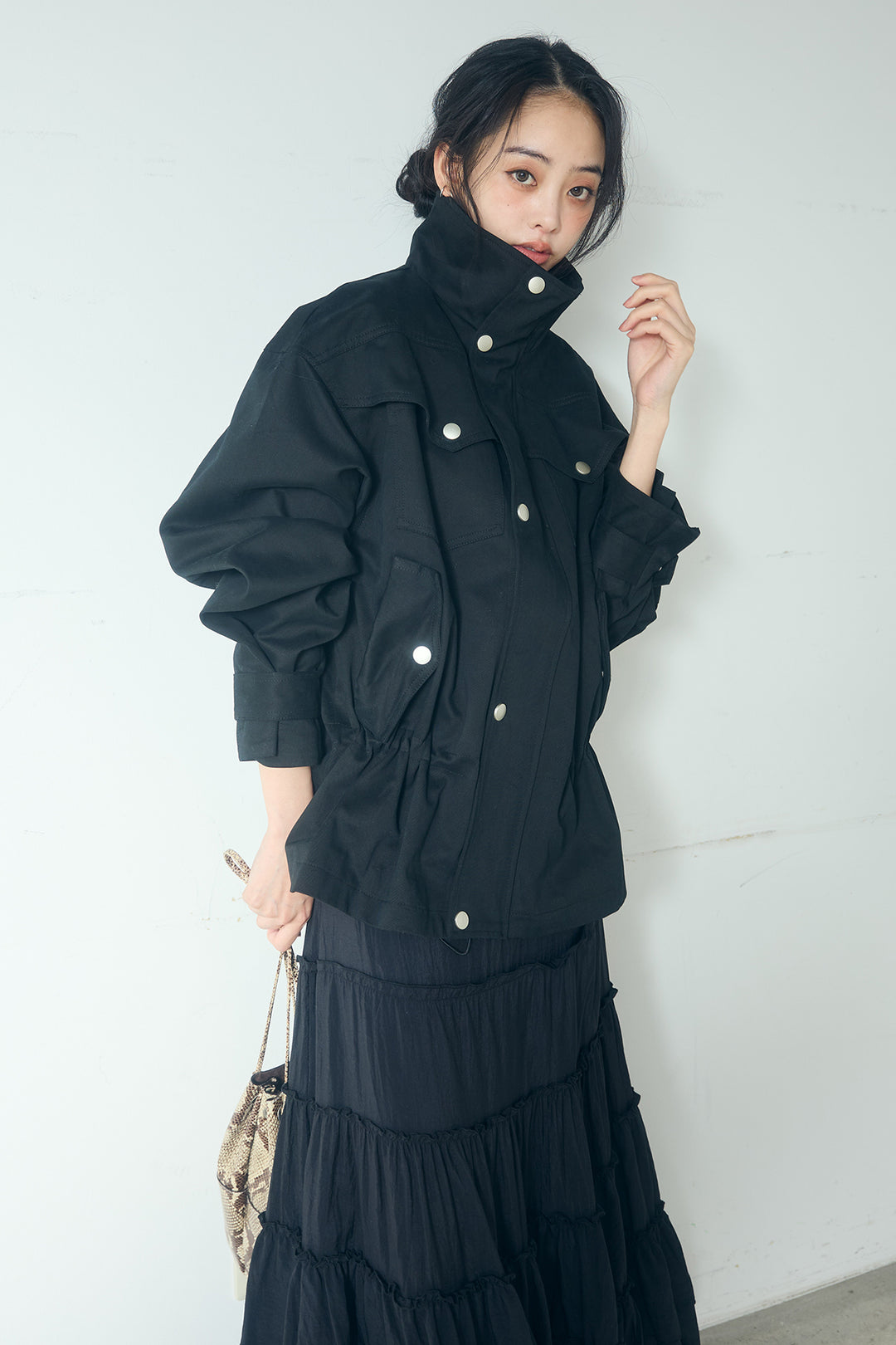 スタンドネックサイド絞りアウター