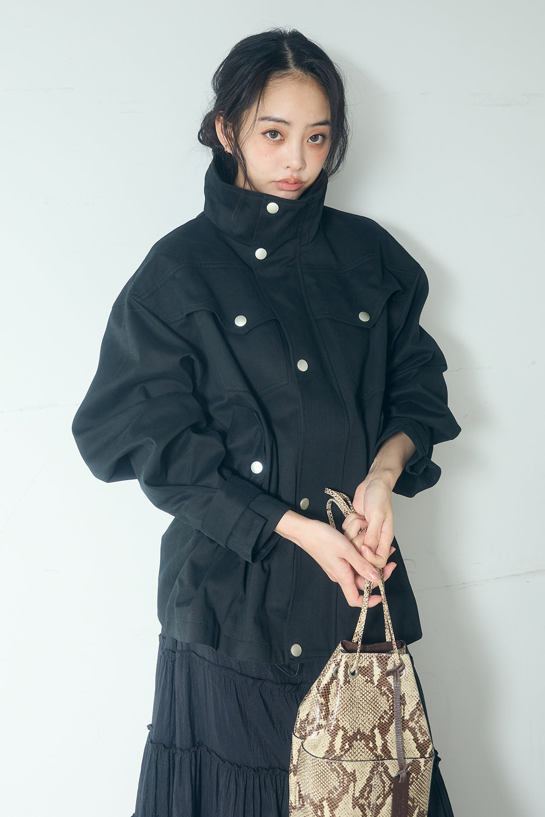 スタンドネックサイド絞りアウター