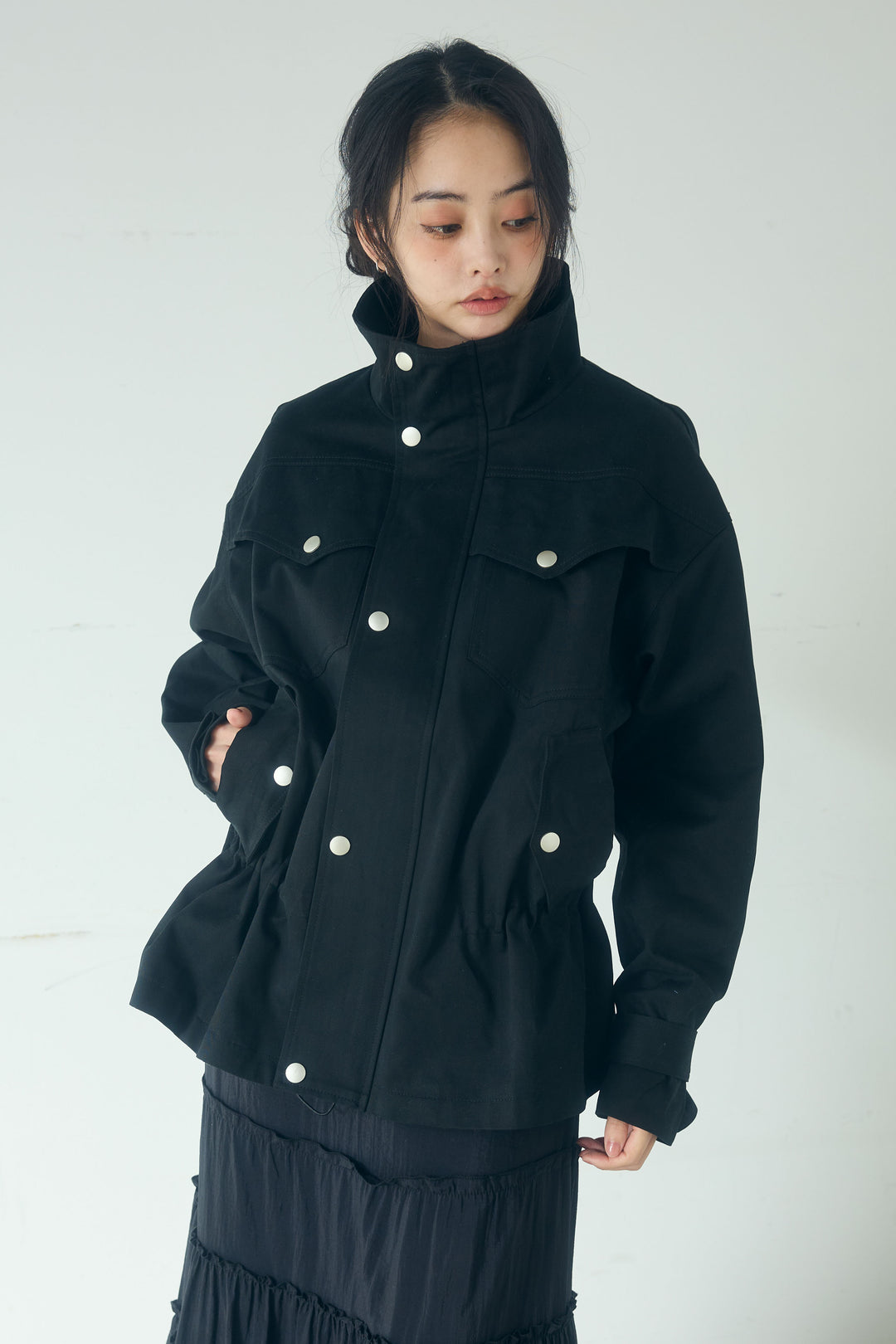 スタンドネックサイド絞りアウター