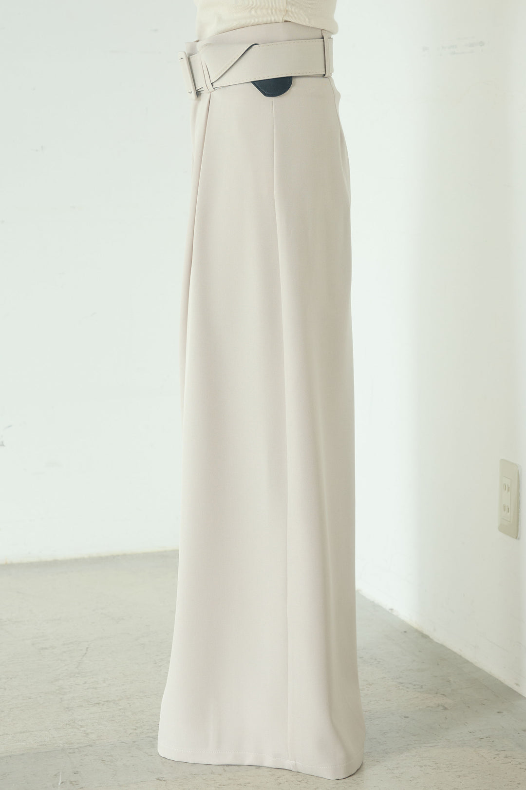 ベルト付きツータックワイドパンツ