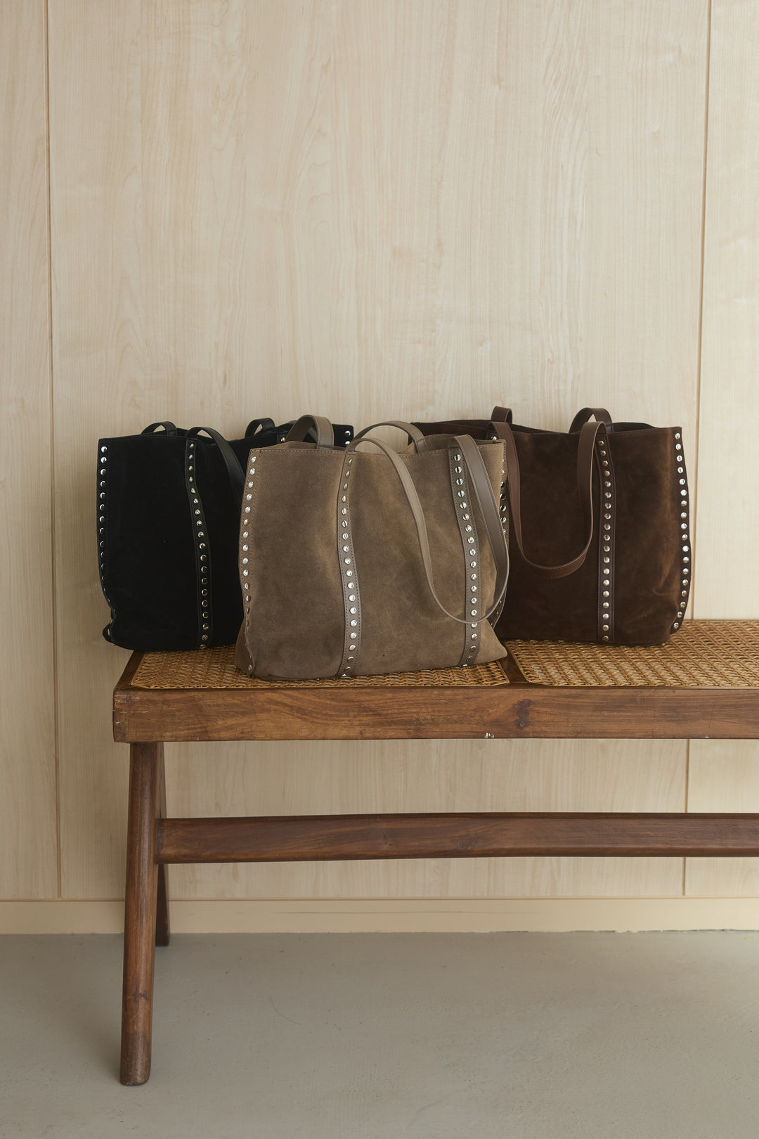 スウェードライクハトメトート/ブラック