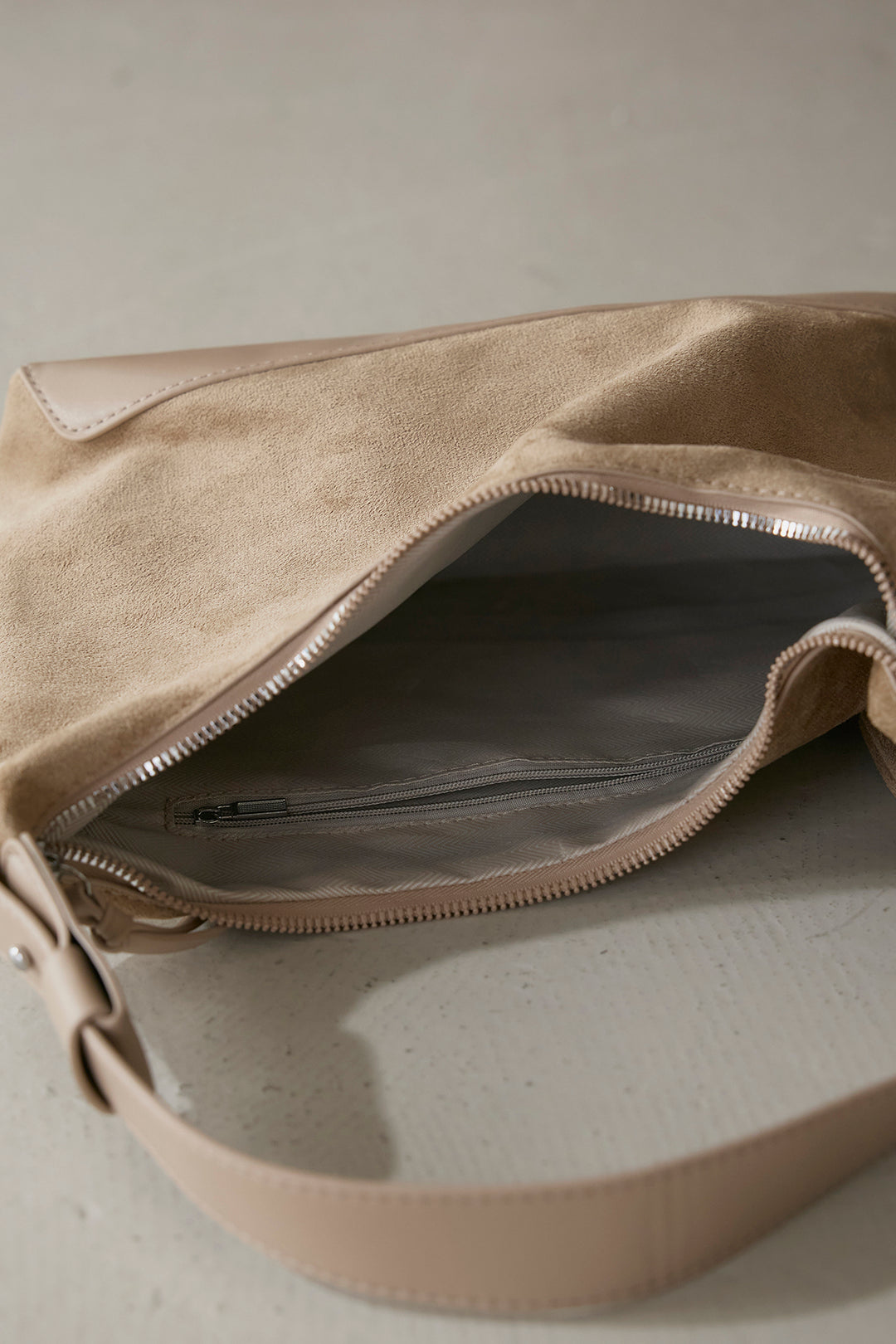 スウェードライクワンハンドルバッグ