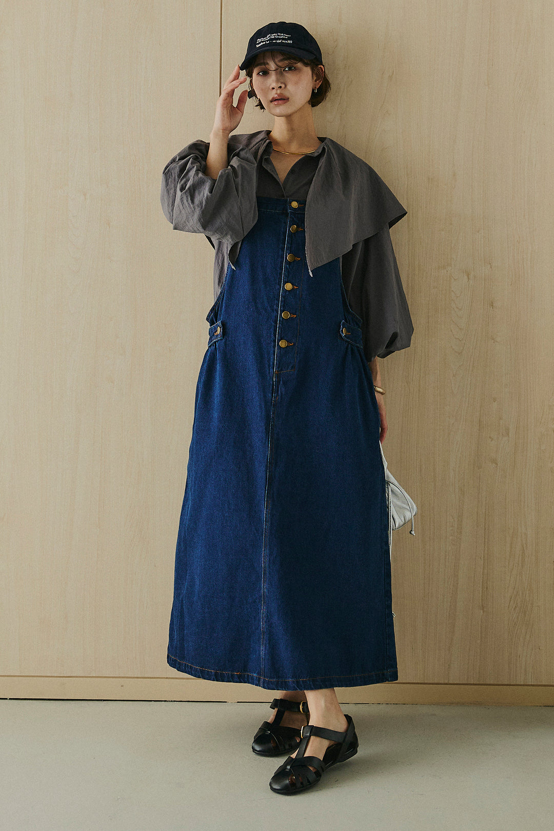 [SET]ケープカラーナイロンブラウス+配色ショルダーデニムサロペットスカート(2set)