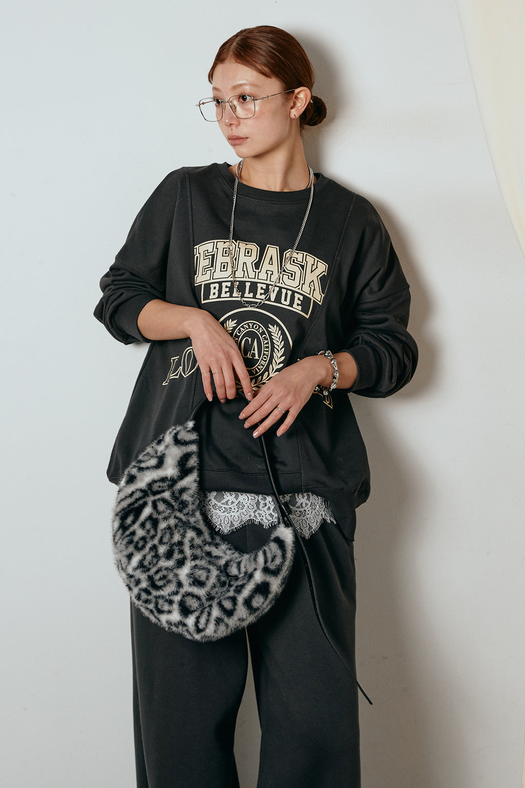 [SET]裏毛カレッジプリントプルオーバー+裏起毛スウェットワイドパンツ+カップ付きレースドッキングキャミソール(3set)