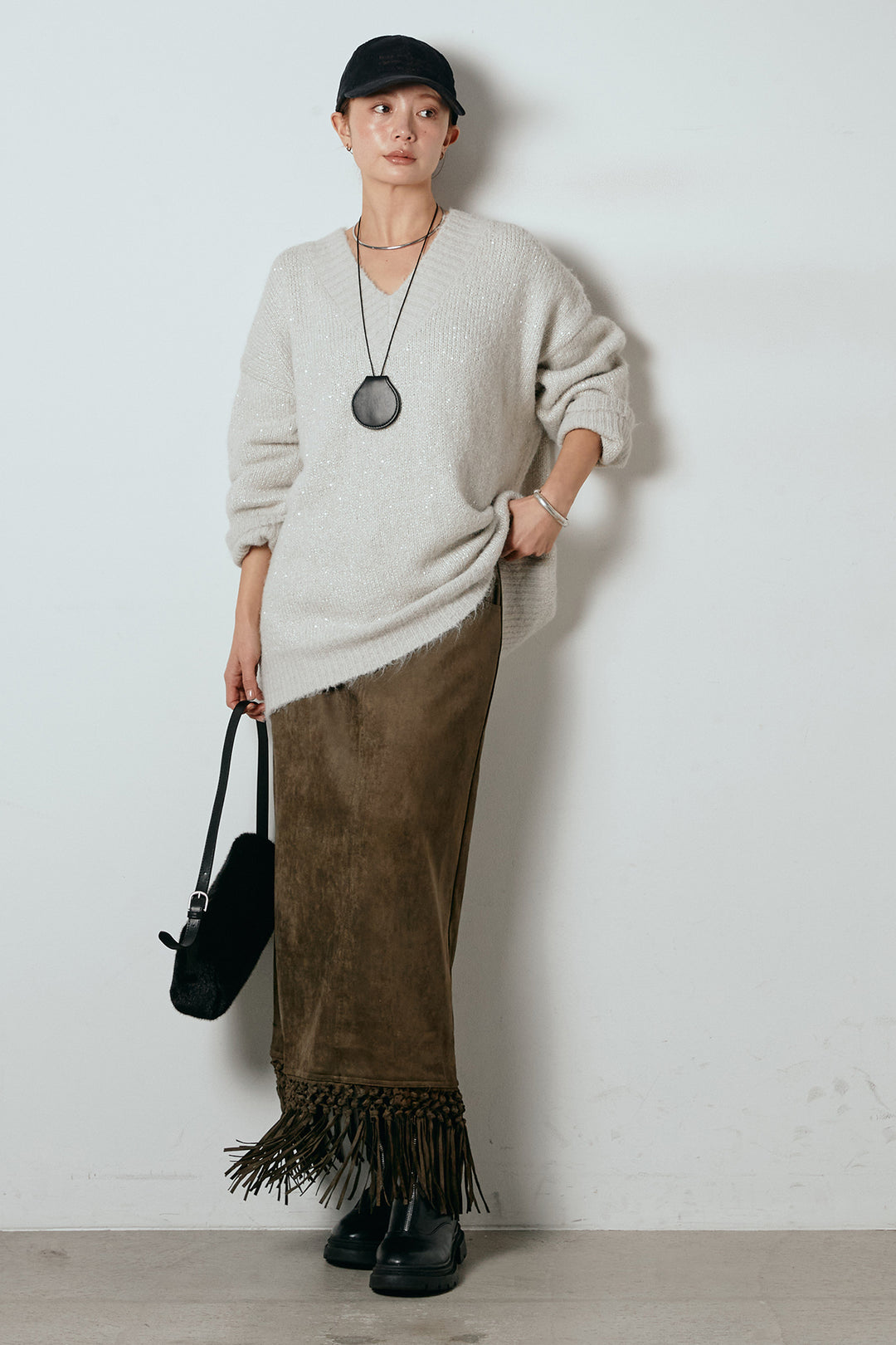 [SET]Vネックルーズラメニットトップス+スウェードライク裾フリンジスカート(2set)