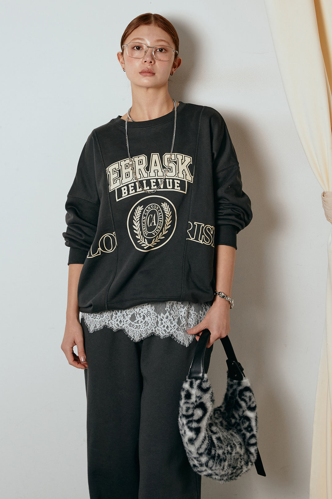 [SET]裏毛カレッジプリントプルオーバー+裏起毛スウェットワイドパンツ+カップ付きレースドッキングキャミソール(3set)