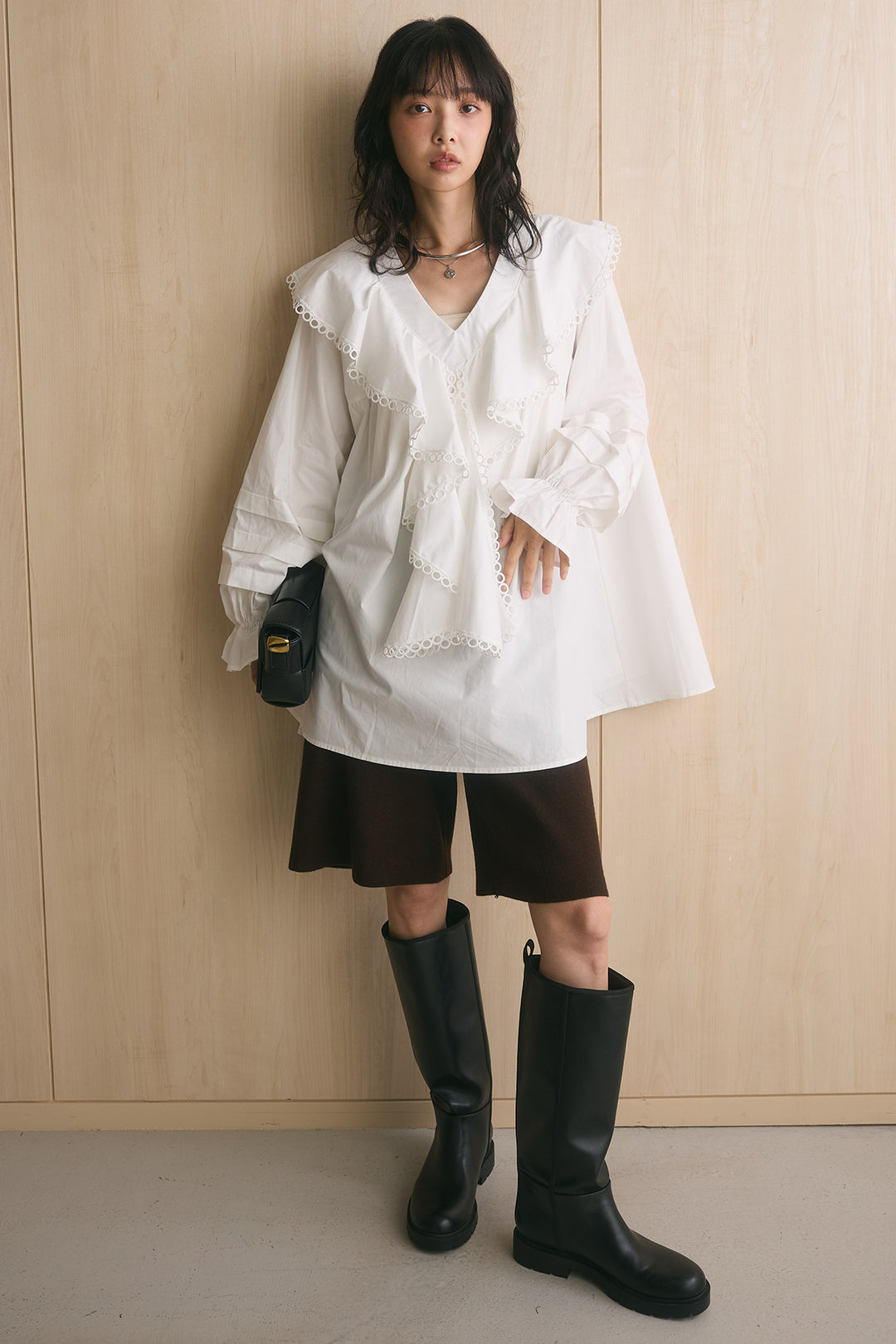 [SET]レースフリル付きVネックブラウス+リラックスニットショートパンツ(2set)