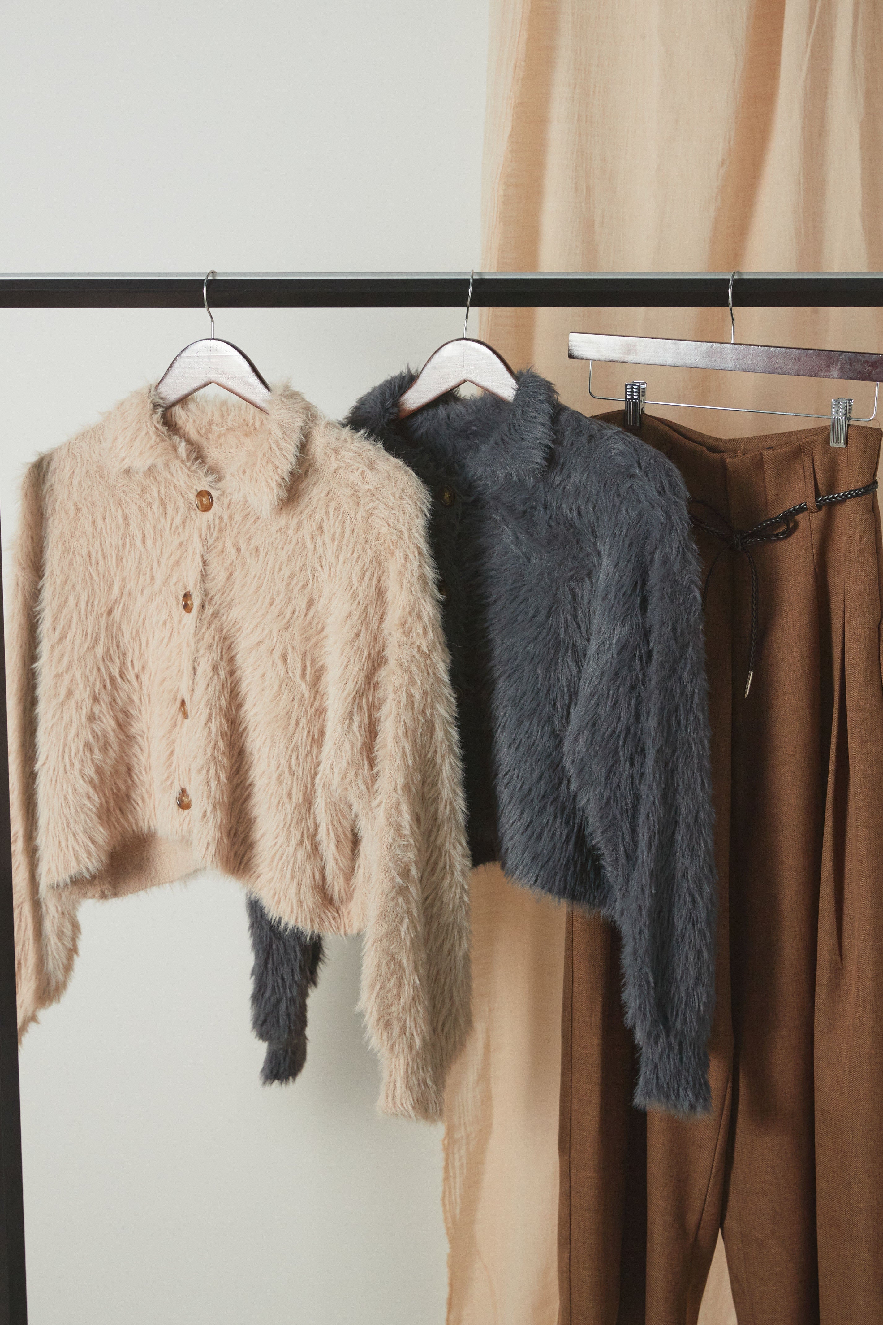 ESICA フェザーヤーン衿付きカーディガン➕細ベルト付きワイドパンツ 着回しセット]フェザーヤーン衿付きカーディガン+フェザーヤーン衿付き