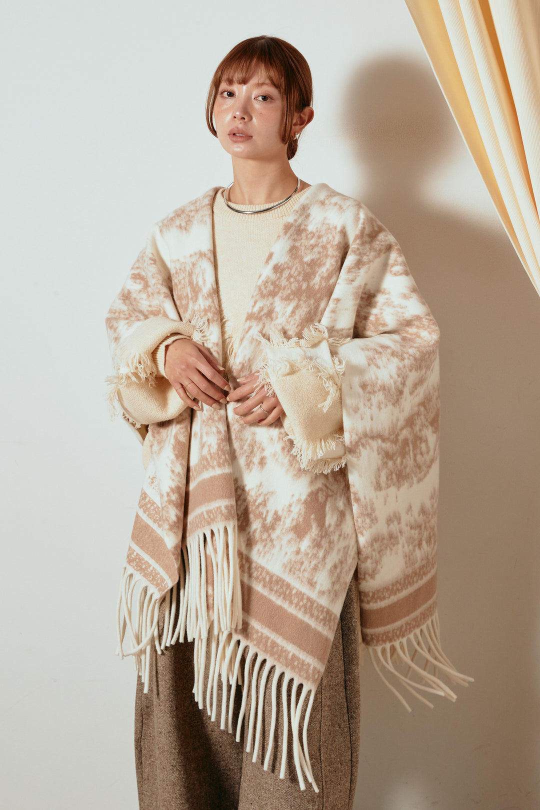 裾フリンジジャガード柄ポンチョアウター/アイボリー
