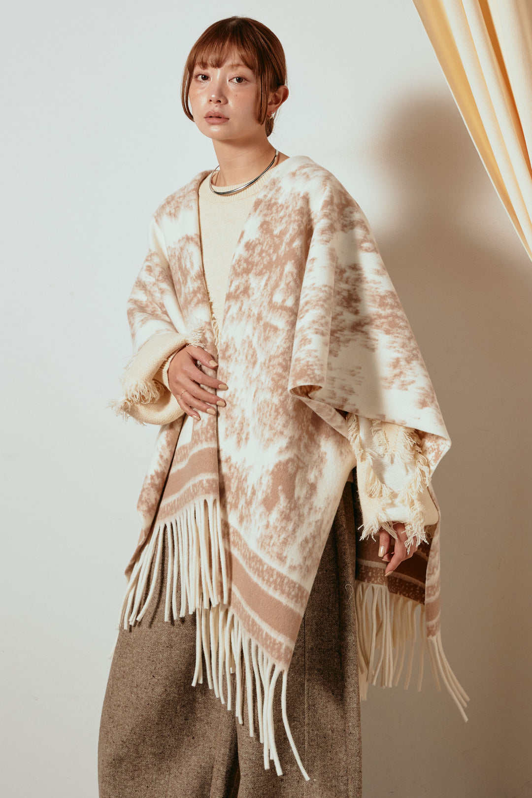 裾フリンジジャガード柄ポンチョアウター/アイボリー