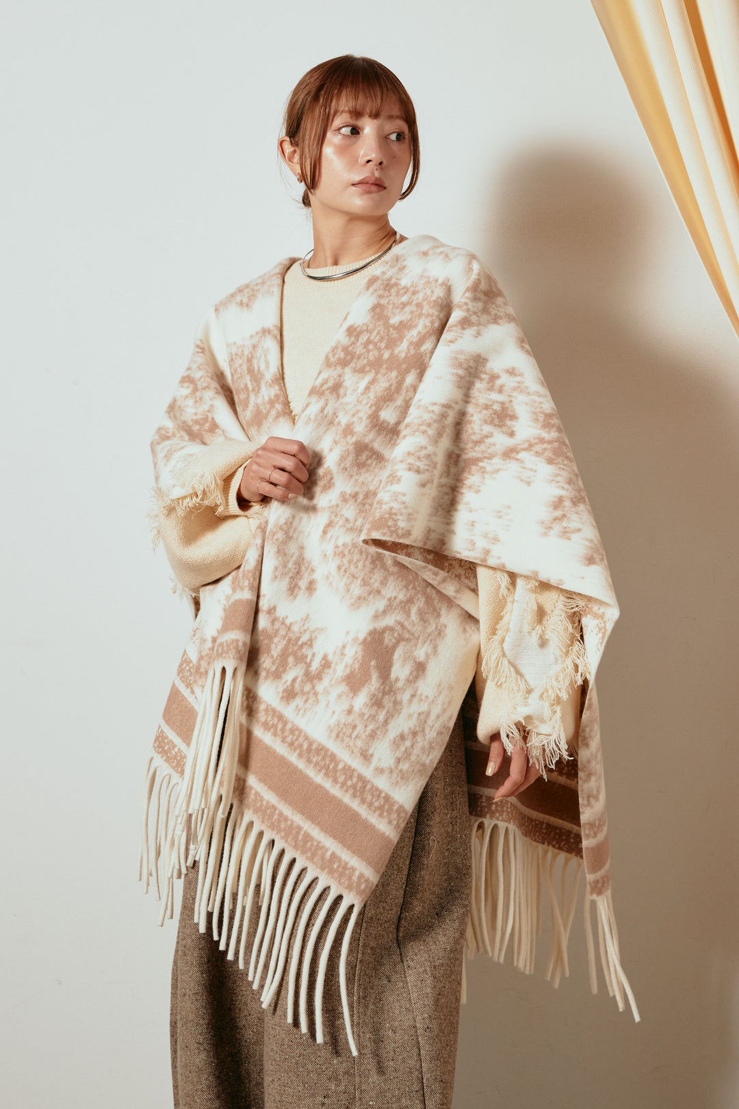 裾フリンジジャガード柄ポンチョアウター/アイボリー