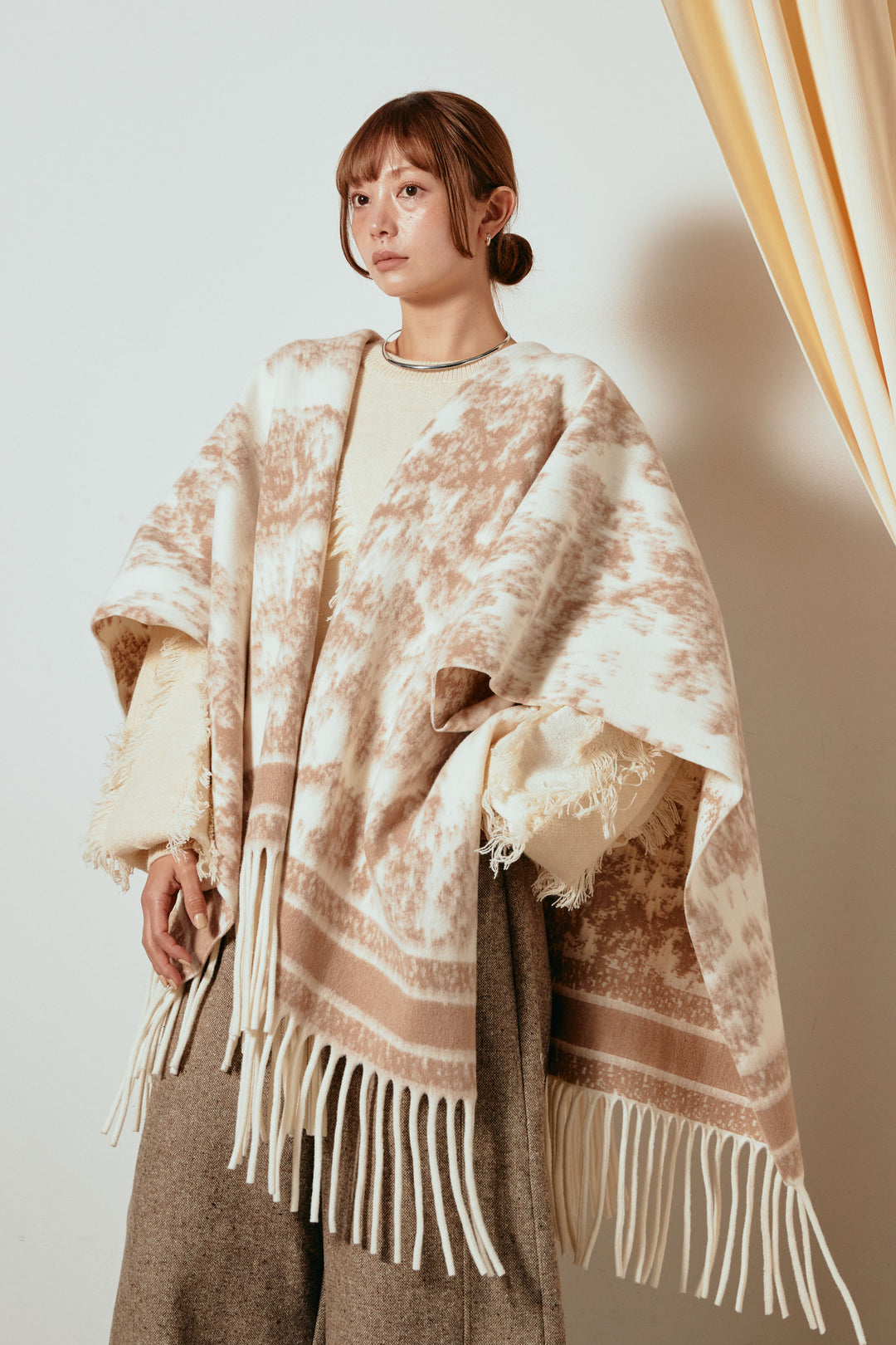 裾フリンジジャガード柄ポンチョアウター/アイボリー