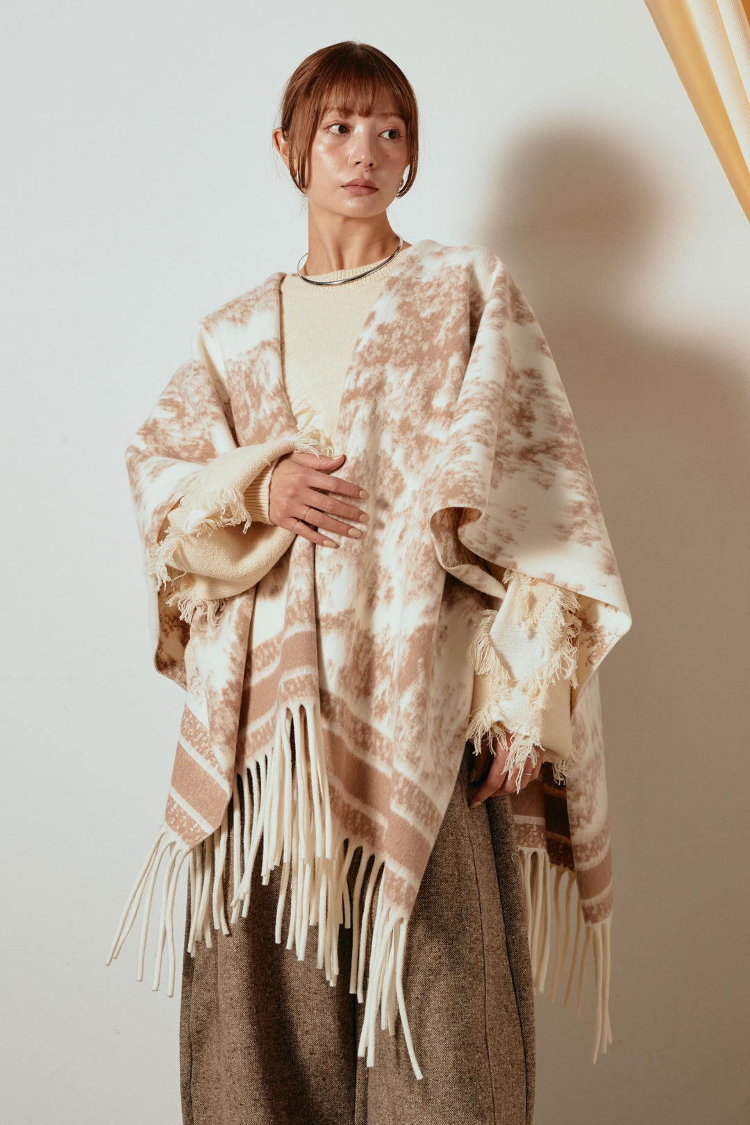 裾フリンジジャガード柄ポンチョアウター/アイボリー