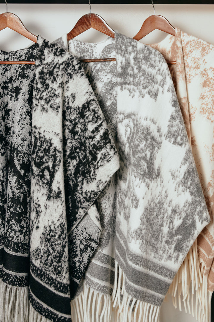 裾フリンジジャガード柄ポンチョアウター/アイボリー